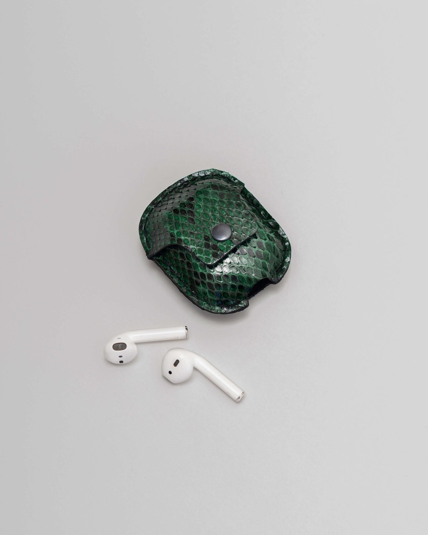 Чохол для AirPods із зеленої шкіри пітона з дрібними лусочками