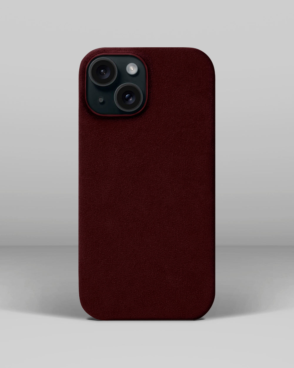Bordowy pokrowiec z alcantary na iPhone 15