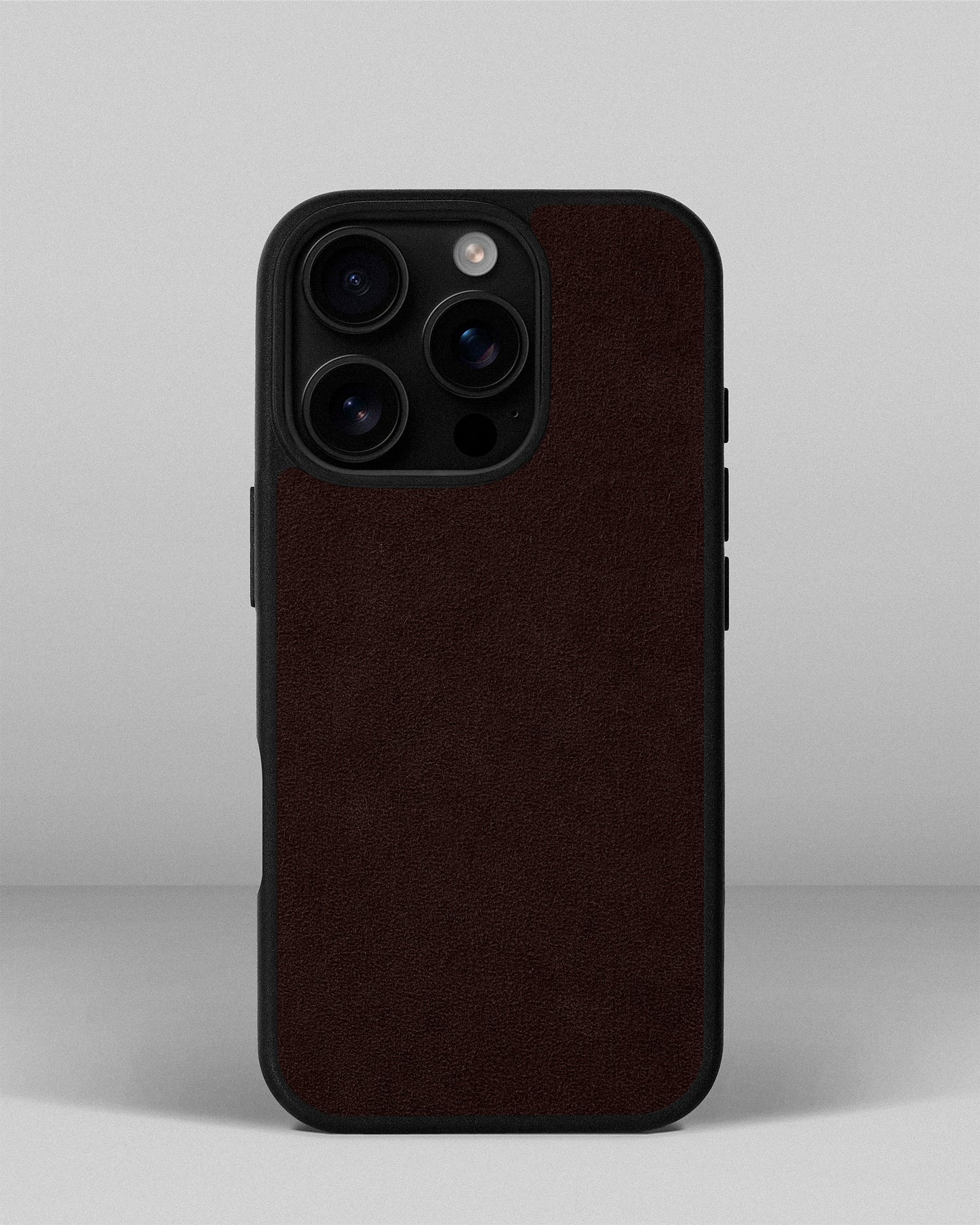 Чохол із темно-коричневою вставкою з алькантари для iPhone 16 Pro