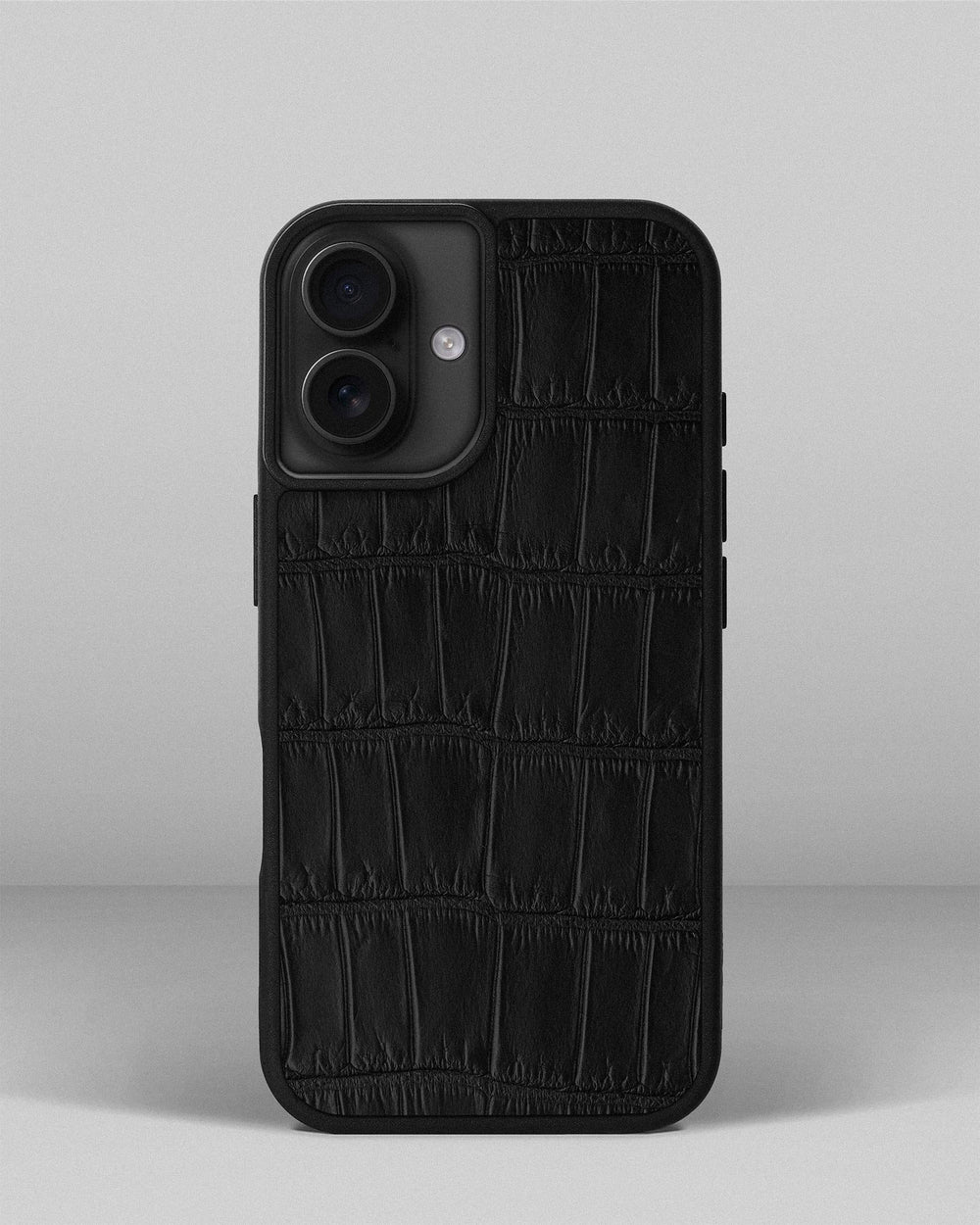 Etui z czarnej skóry krokodyla na iPhone 16