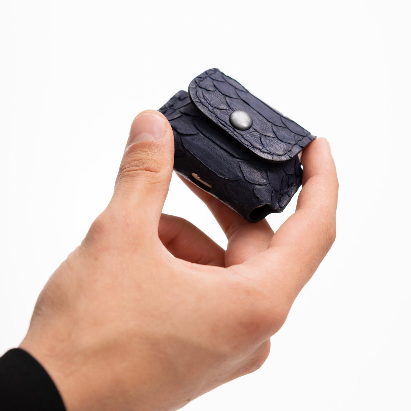 Чохол для AirPods із темно-синьої шкіри пітона з широкими лусочками