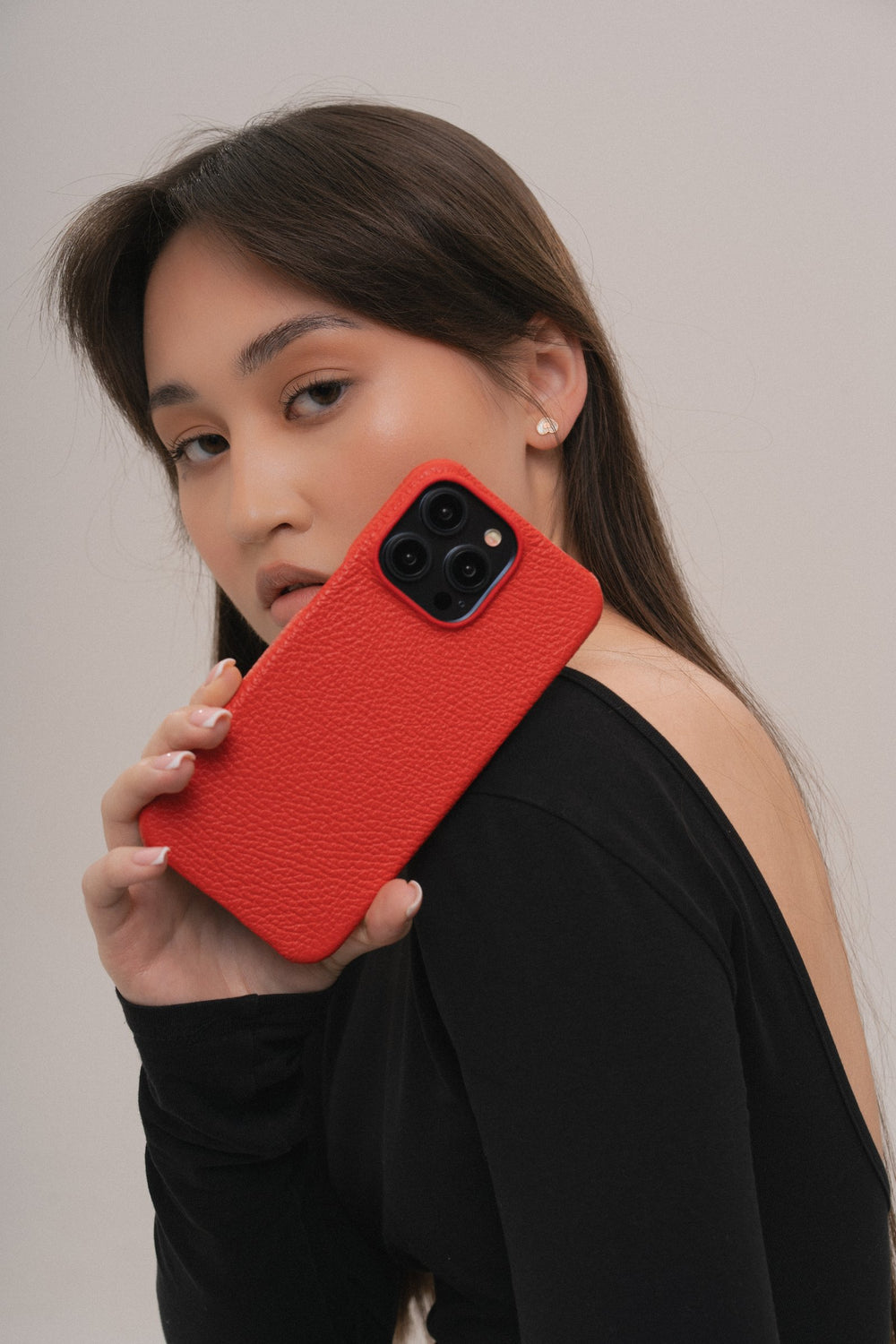 Czerwone skórzane etui na iPhone 16 Pro