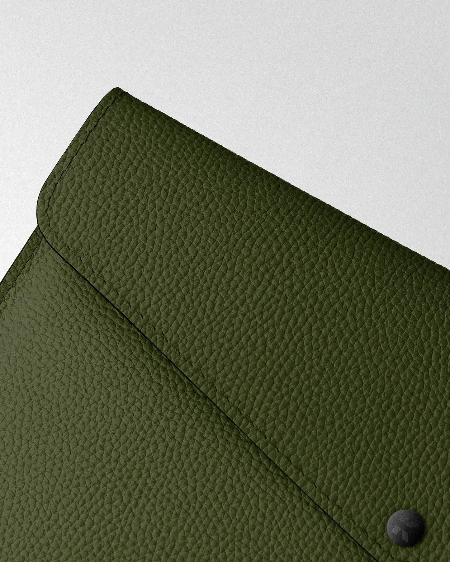 Чохол Envelope із темно-зеленої шкіри для MacBook