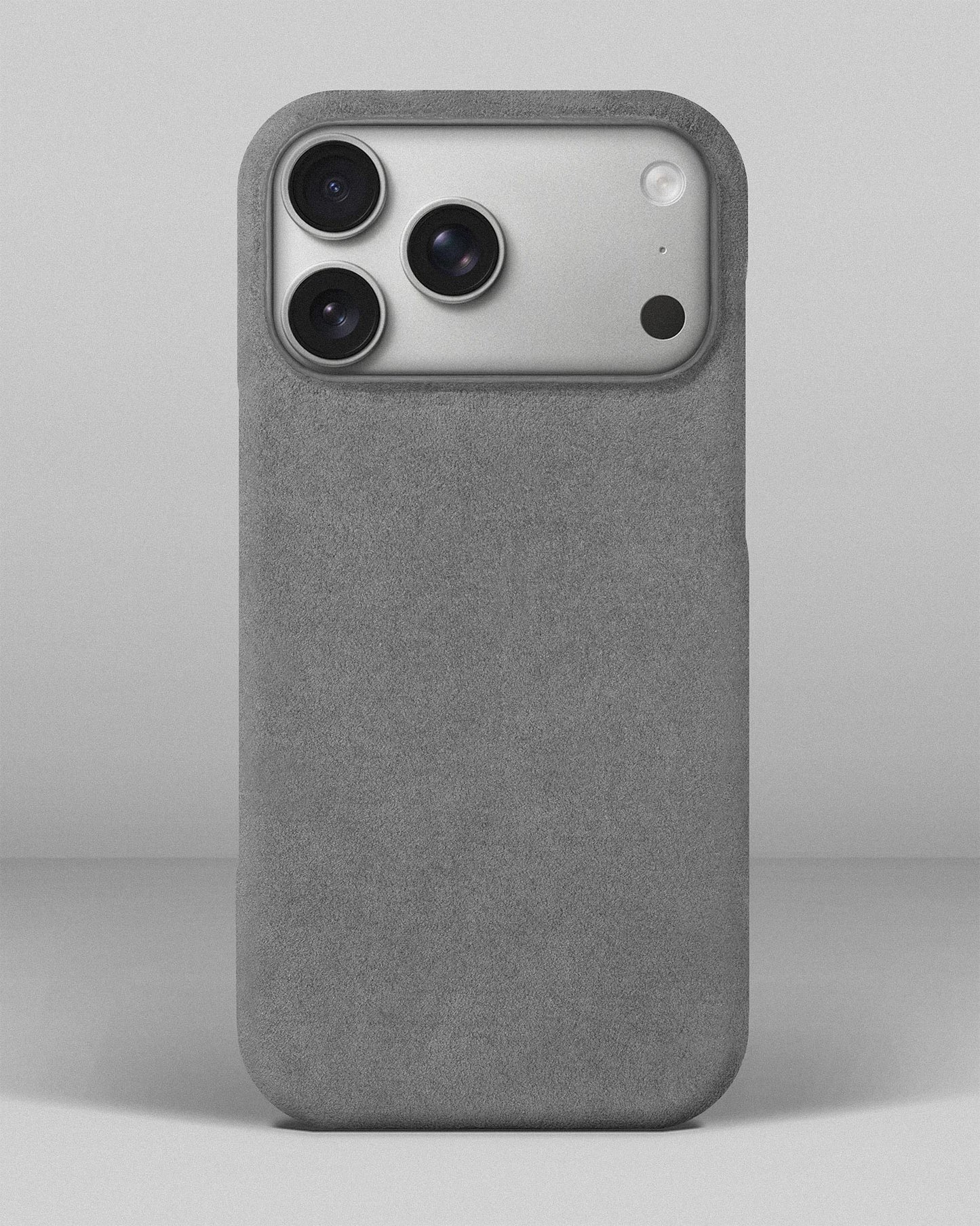 Світло-сірий чохол з алькантари для iPhone 17 Pro Max