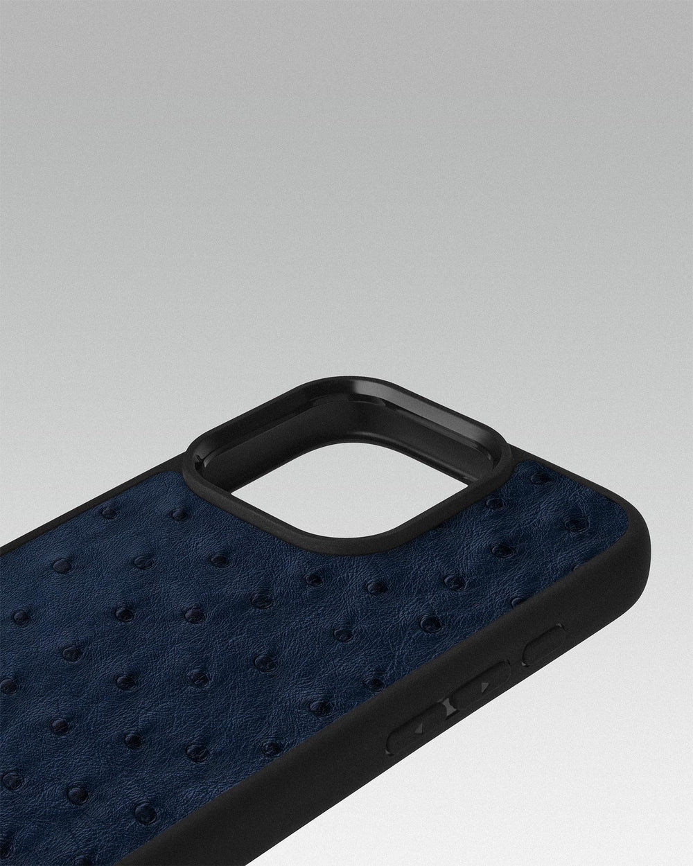 Etui z ciemnoniebieskiej skóry strusia z pęcherzykami do iPhone 16 Pro