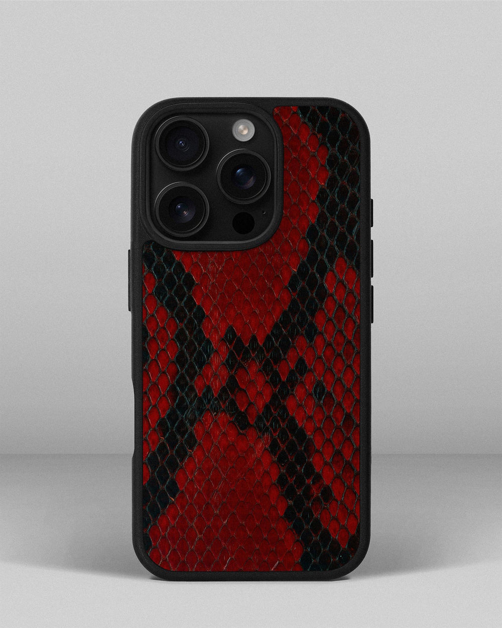 Etui z czerwonej skóry pytona z drobnymi łuskami do iPhone 16 Pro