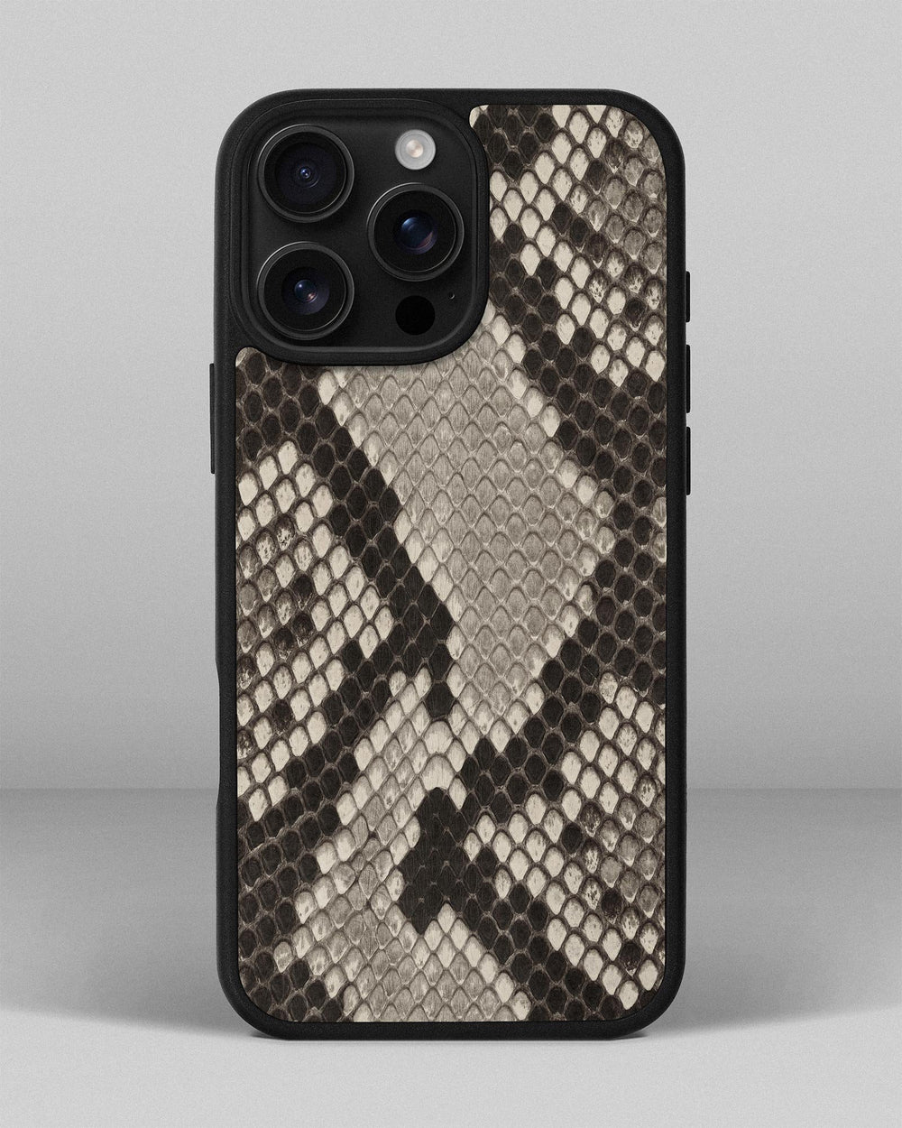 Etui z czarno-białej skóry pytona z drobnymi łuskami do iPhone 16 Pro Max