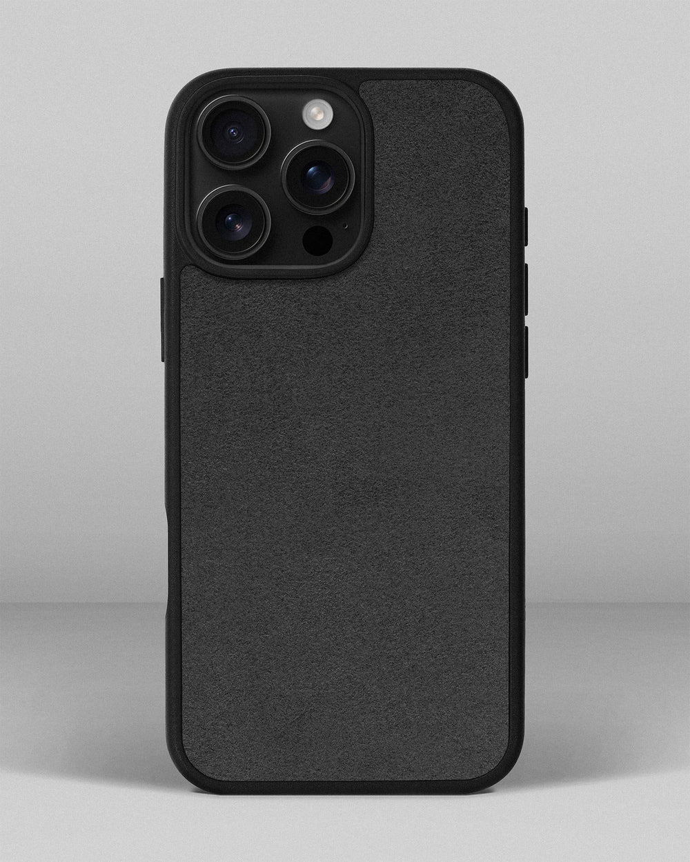 Чехол с серой вставкой из алькантары для iPhone 16 Pro Max