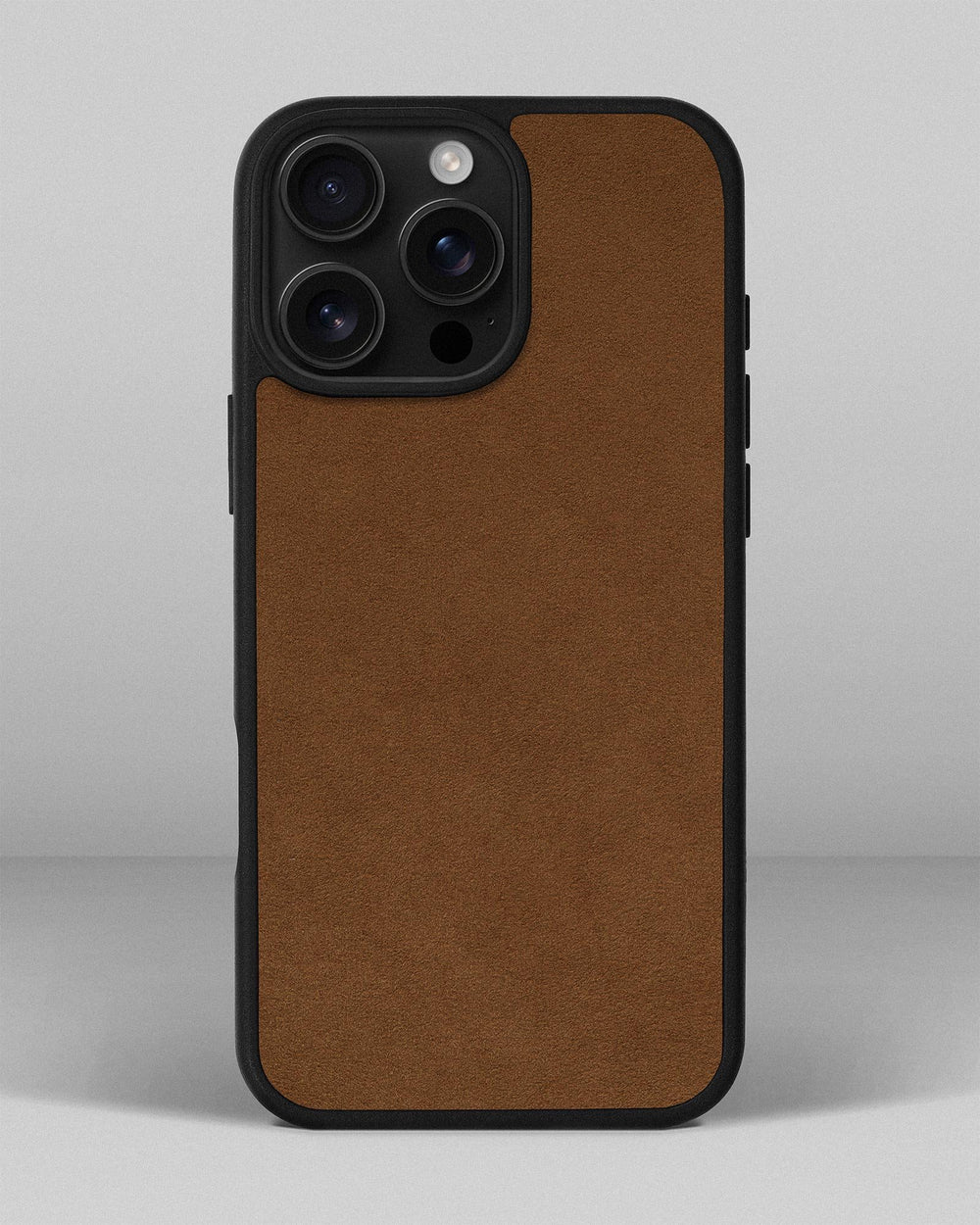 Чехол с рыжей вставкой из алькантары для iPhone 16 Pro Max