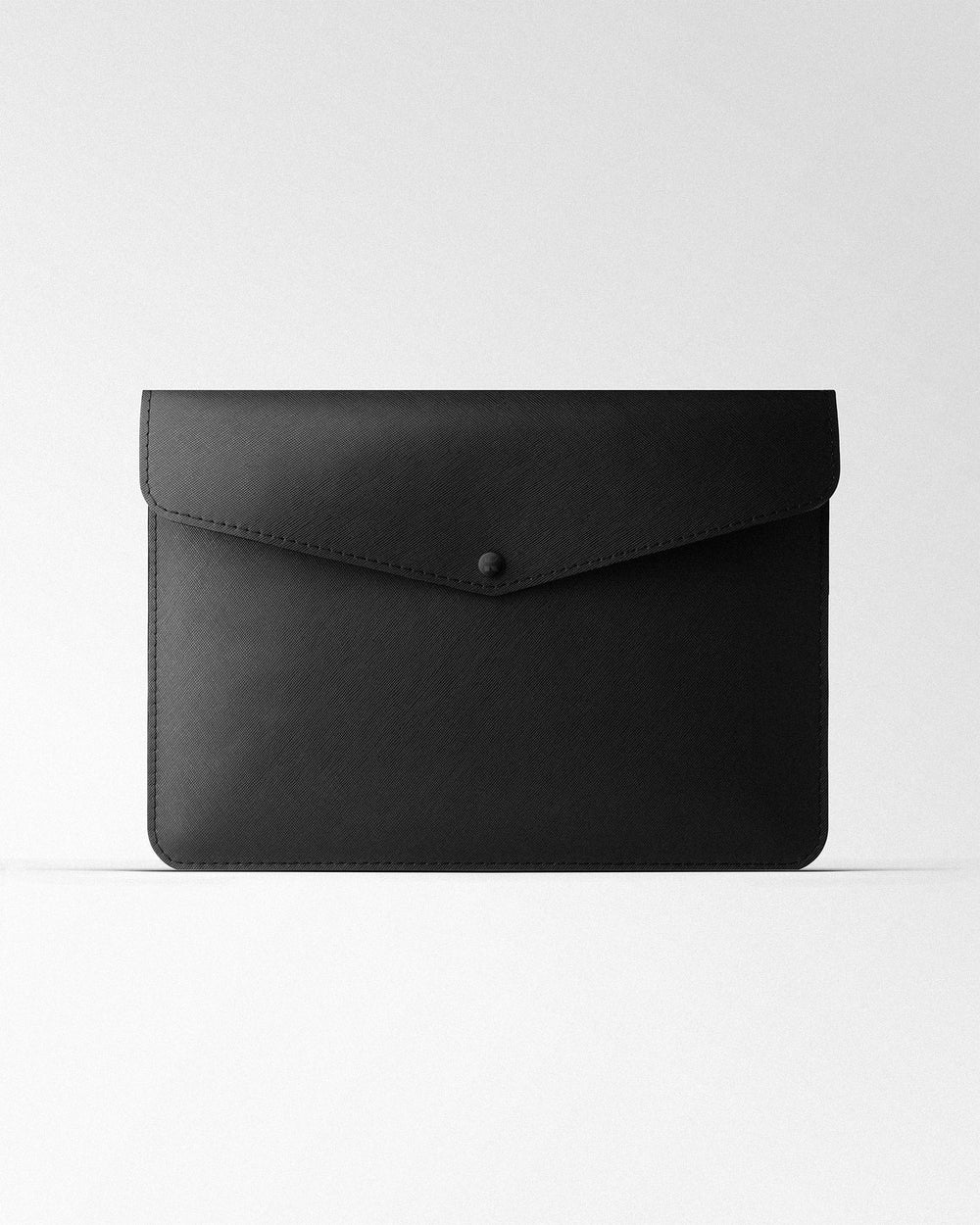 Etui Envelope z czarnej skóry saffiano do MacBooka