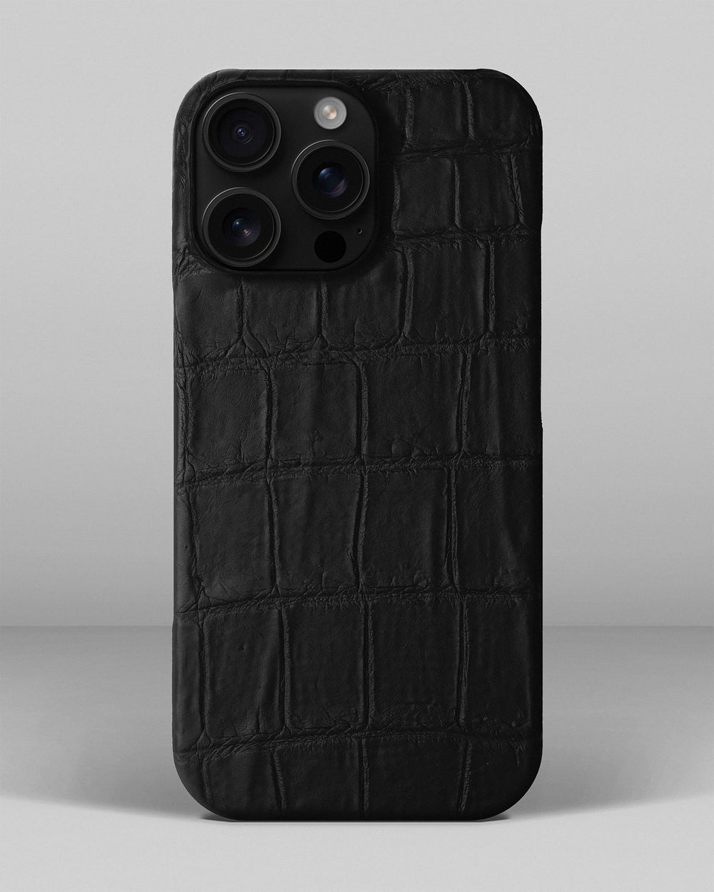 Czarne etui obite skórą krokodyla do iPhone 14 Pro Max