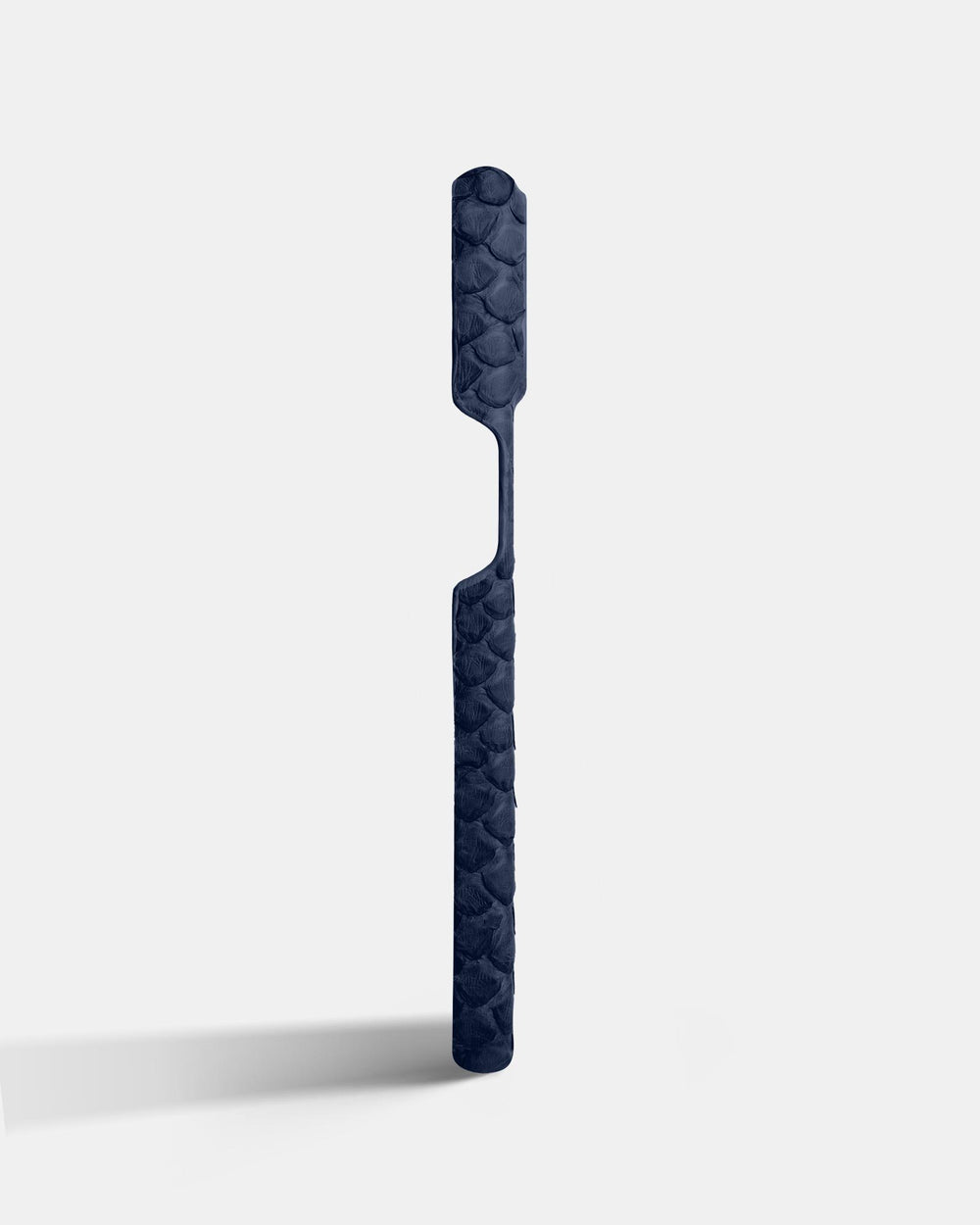 Skórzane etui z ciemnoniebieskiego pytona do iPhone 16