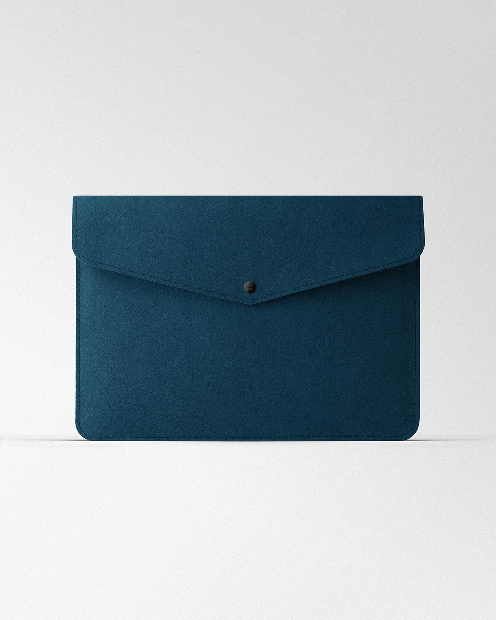 Etui Envelope z niebieskiej alcantary na MacBook
