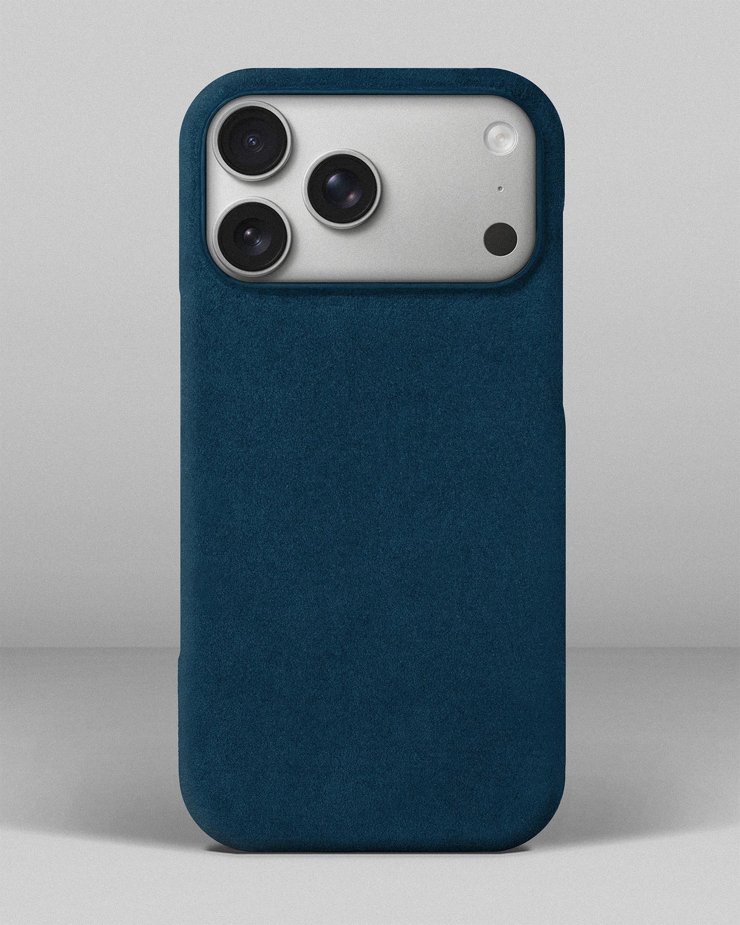 Синій чохол з алькантари для iPhone 17 Pro Max