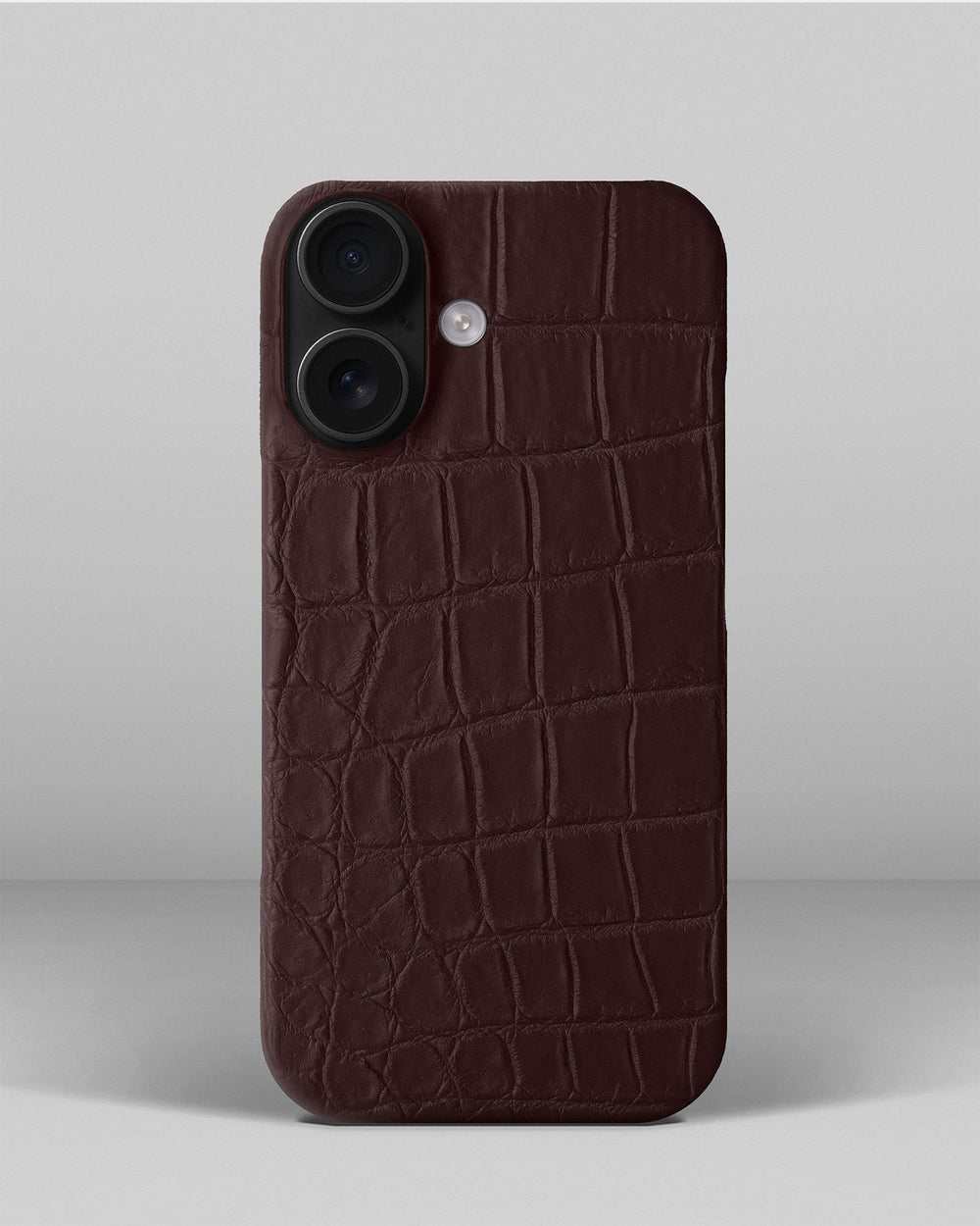 Ciemnobrązowe etui obite skórą krokodyla do iPhone 16