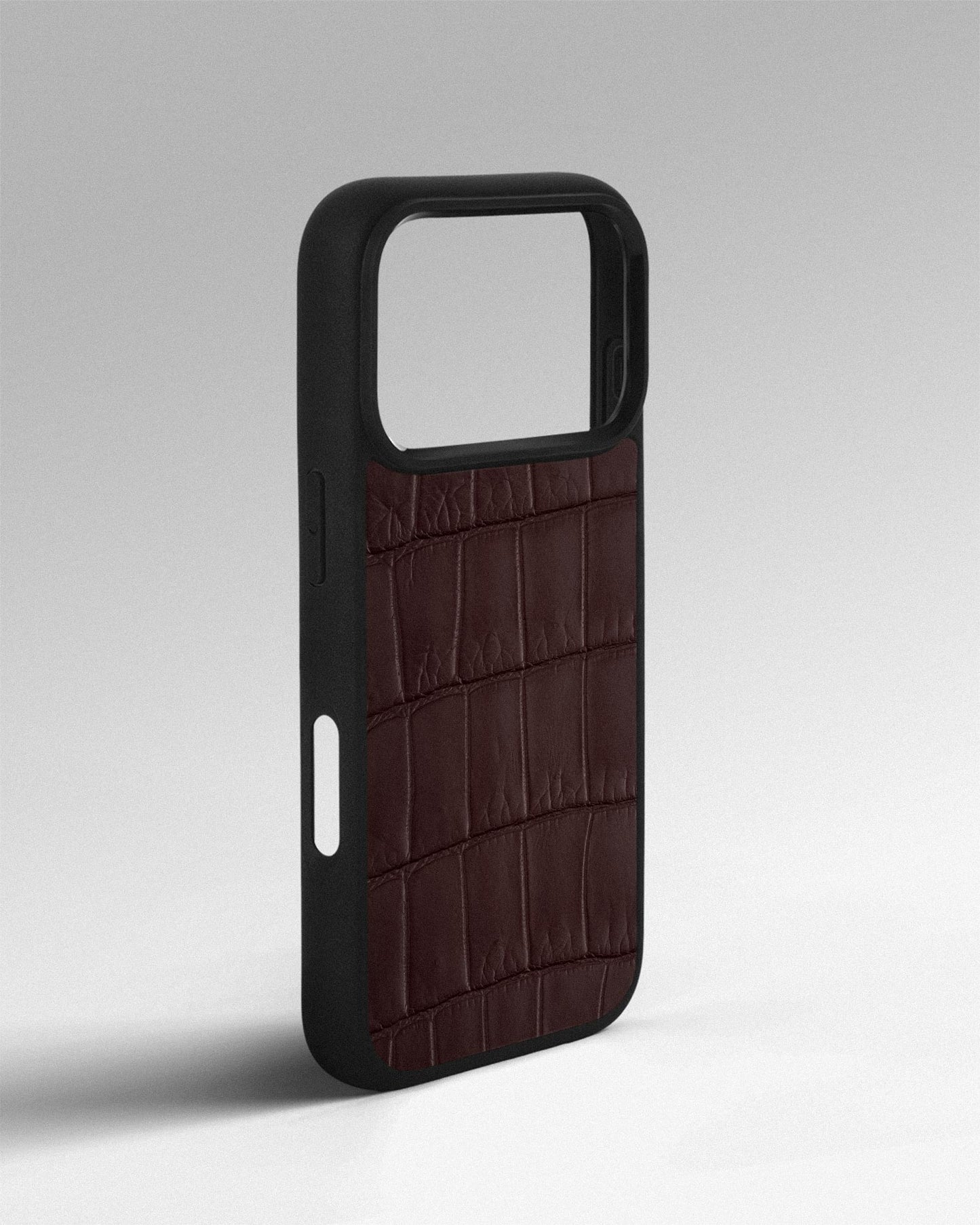 Чохол із темно-коричневої шкіри крокодила для iPhone 17 Pro