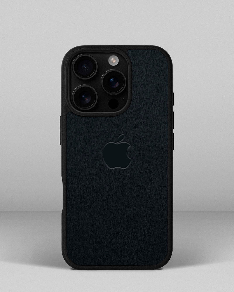 Чехол для iPhone 15 Pro из кожи купон темно-синего цвета с логотипом яблока