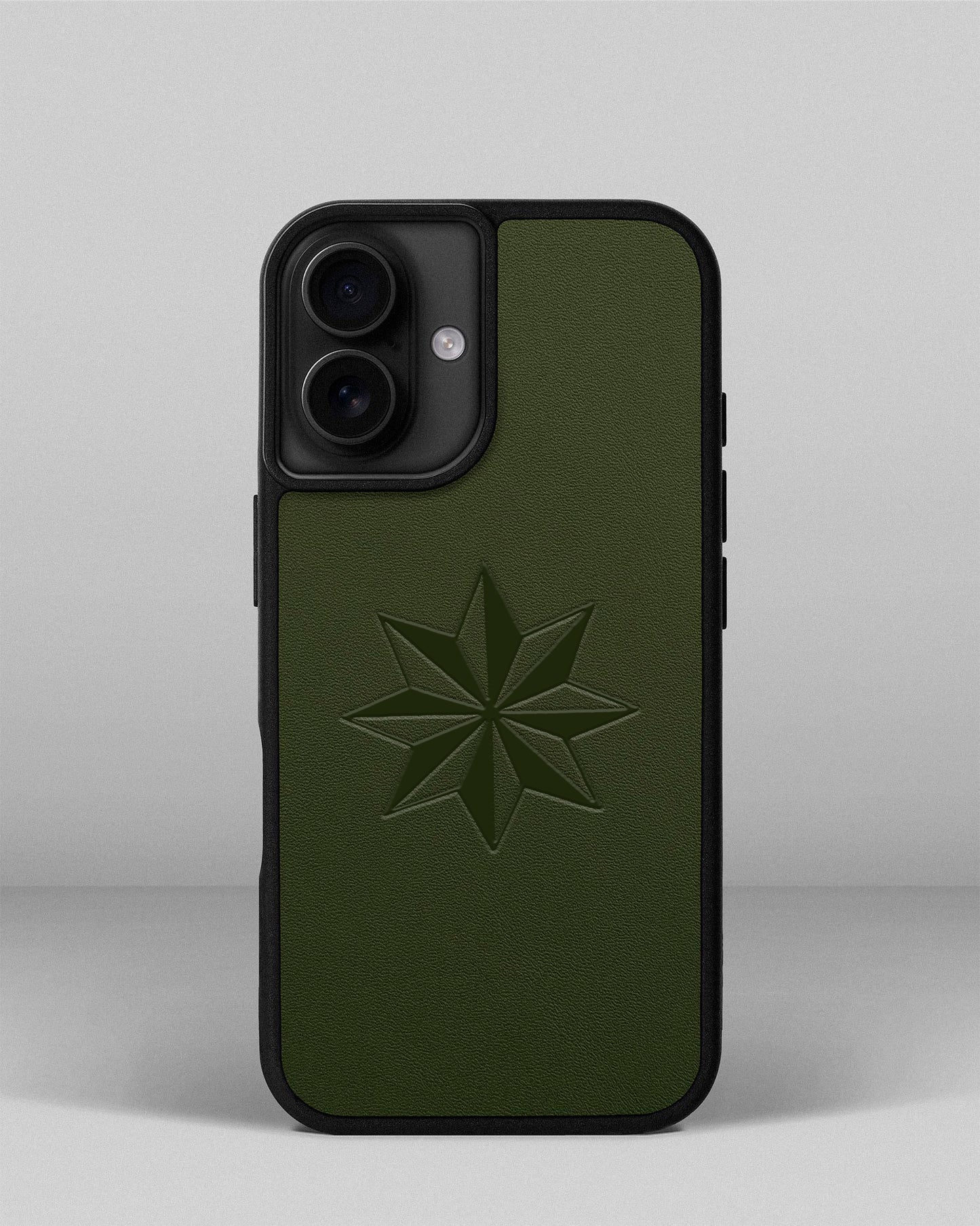 Чохол для iPhone 16 із шкіри купон в зеленому кольорі з тисненням Роза вітрів