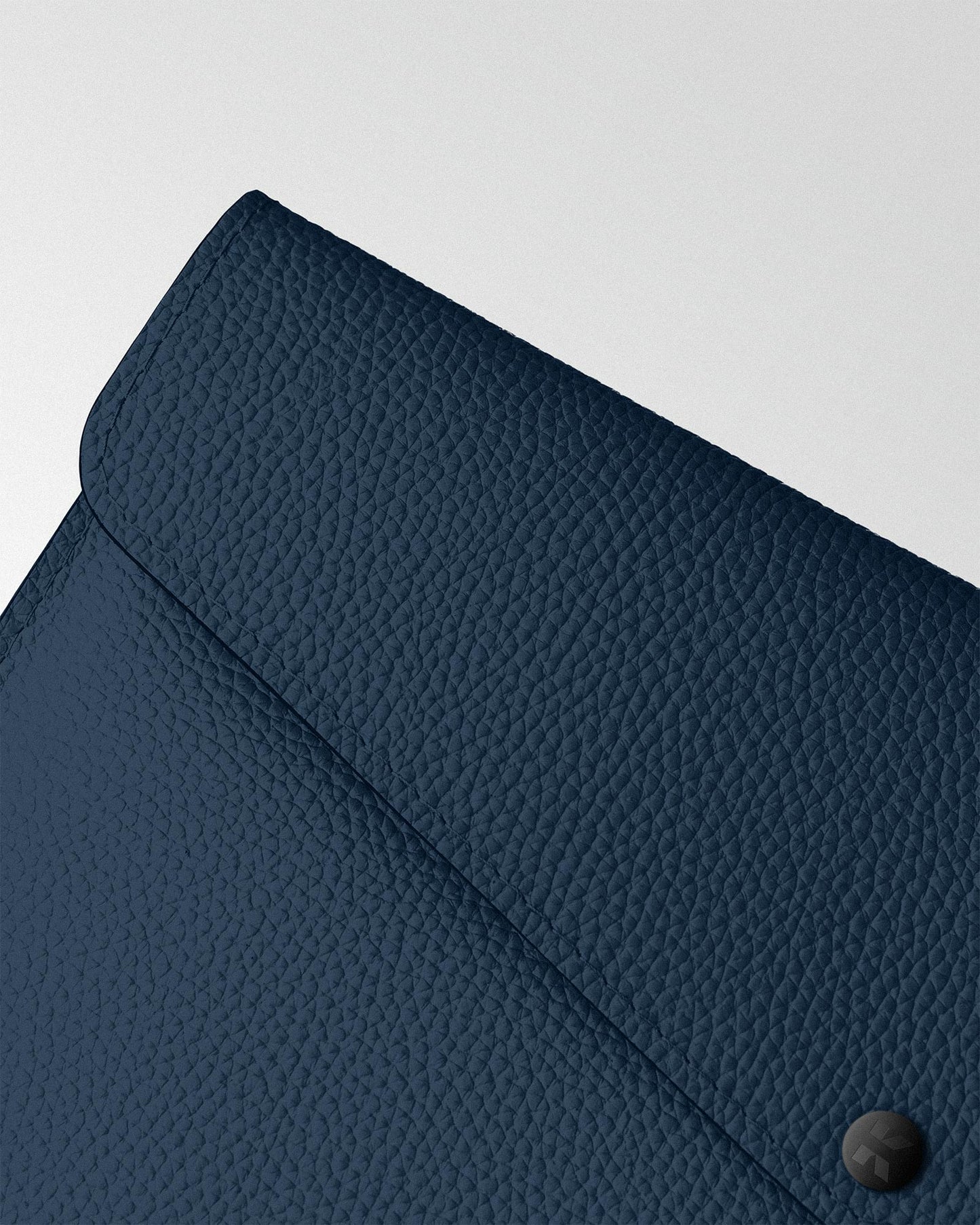 Чохол Envelope із темно-синьої шкіри для MacBook