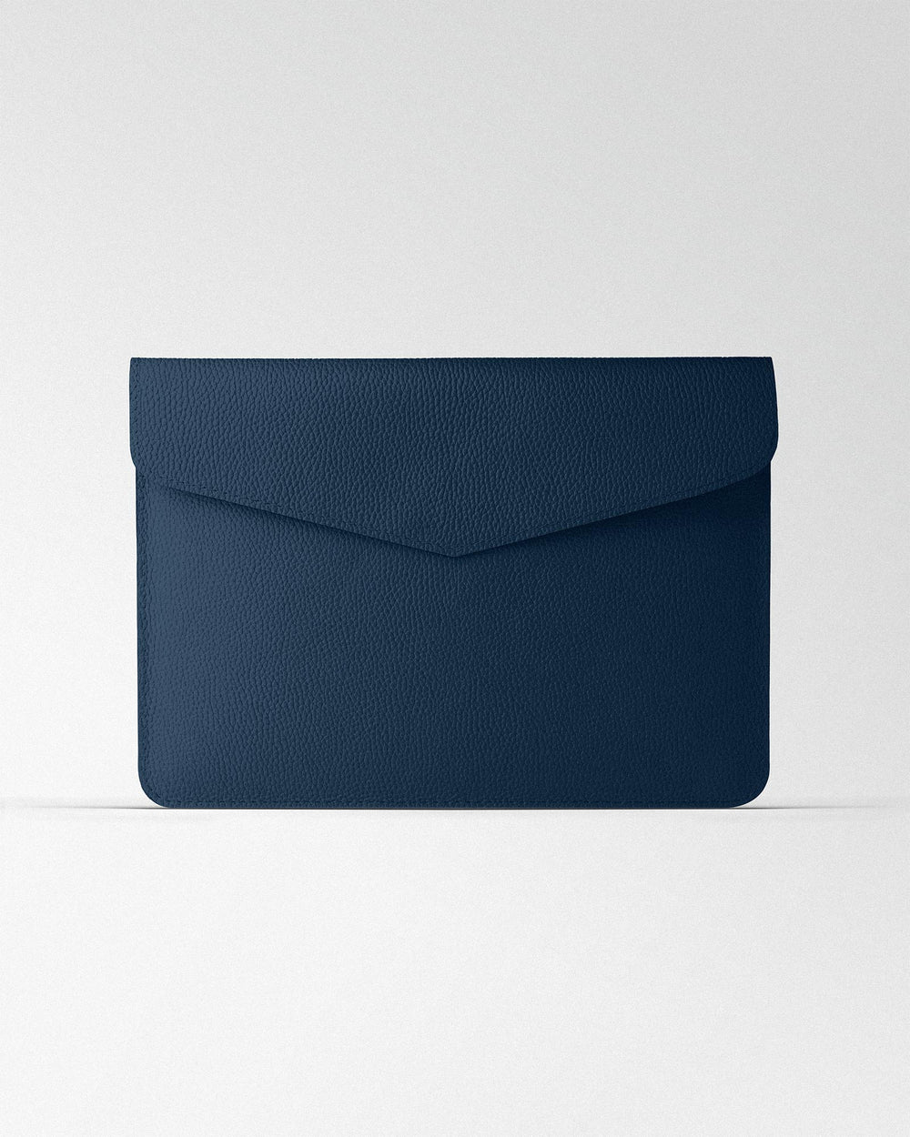 Чехол Magnetic Envelope из темно-синей текстурированной кожи для MacBook