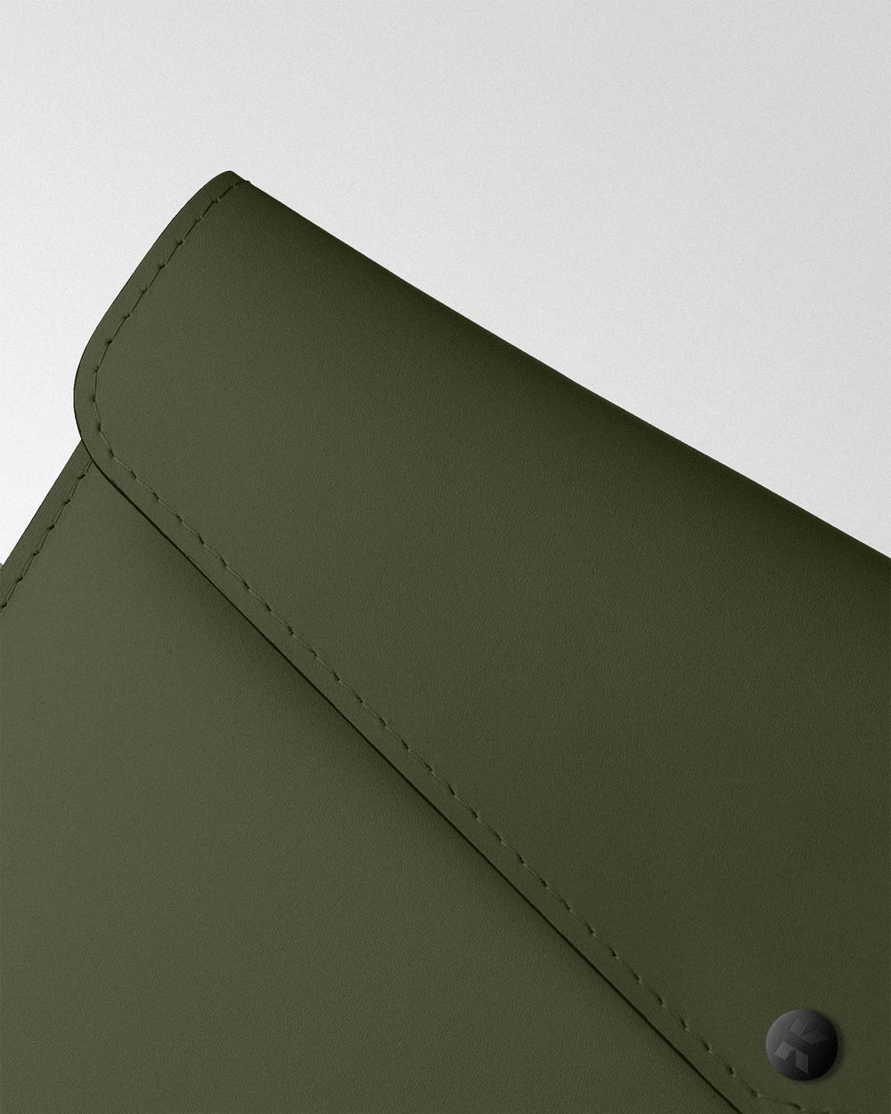 Etui Envelope z ciemnozielonej skóry na MacBooka