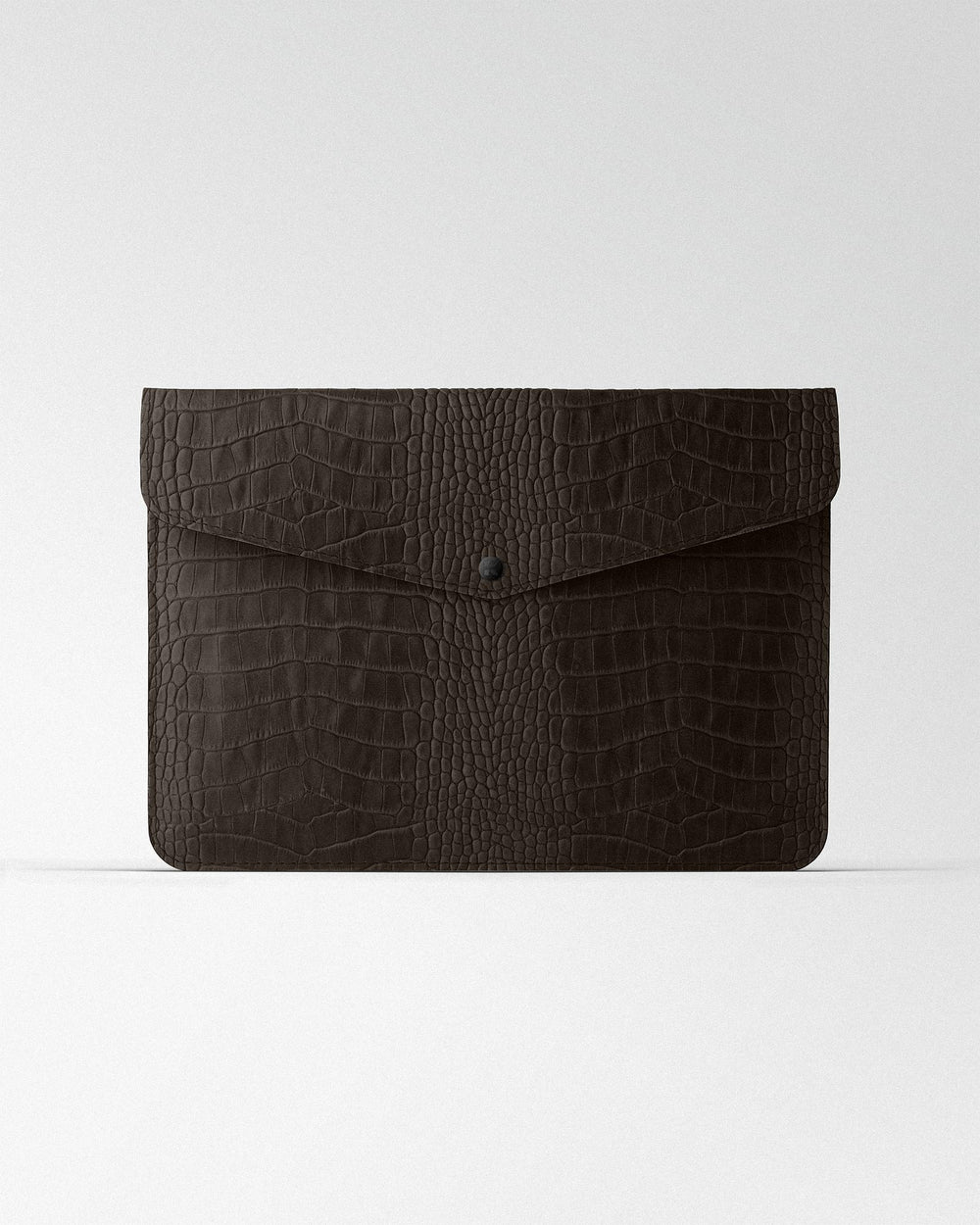 Чохол Envelope із темно-коричневого тиснення під крокодила для MacBook