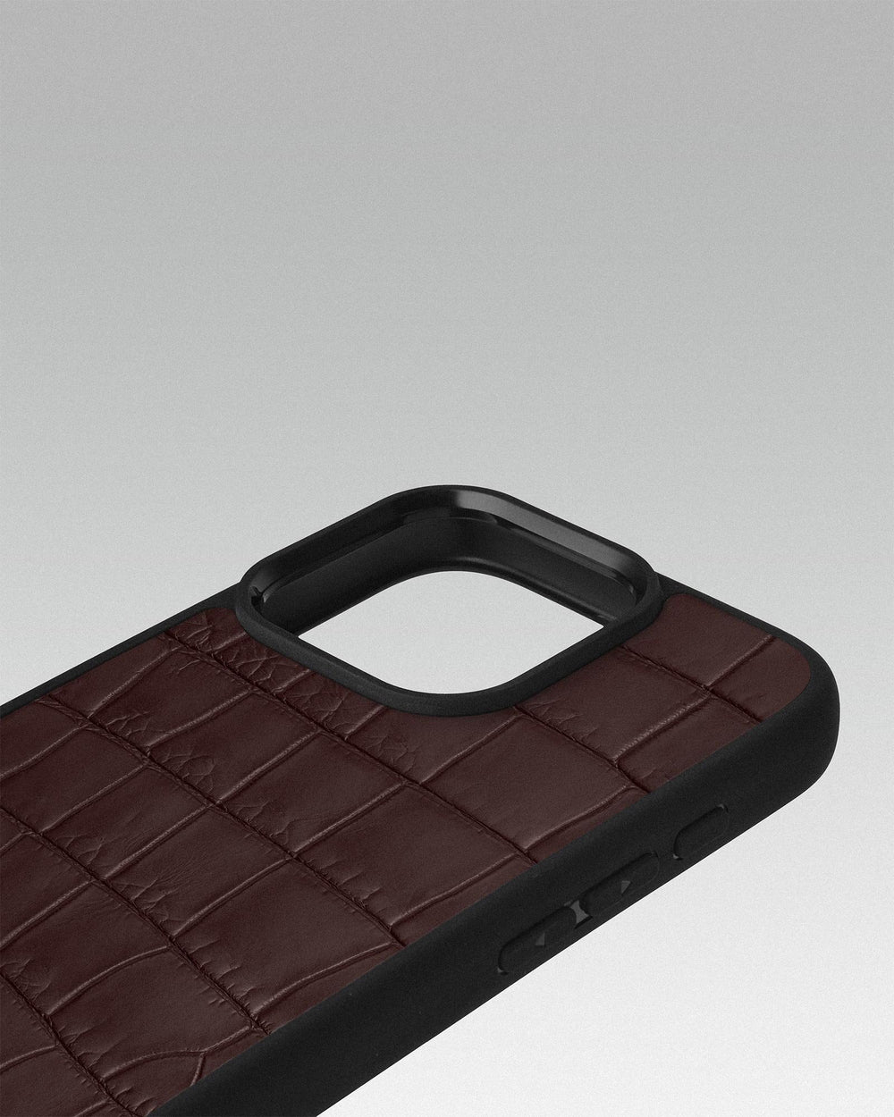 Etui z ciemnobrązowej skóry krokodyla na iPhone 16 Pro Max
