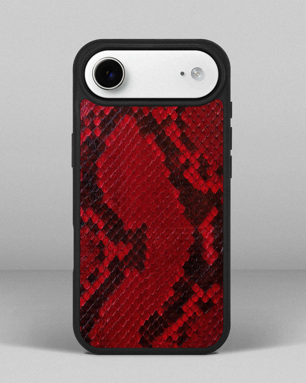 Etui z czerwonej skóry pytona z drobnymi łuskami do iPhone 17 Air