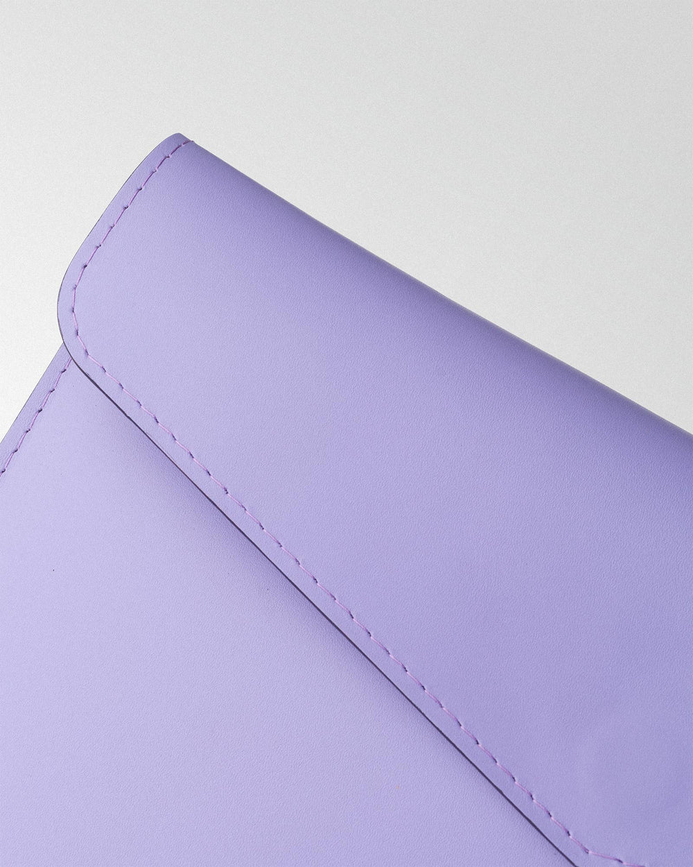 Чохол Magnetic Envelope із лілового кольору телячої шкіри для MacBook