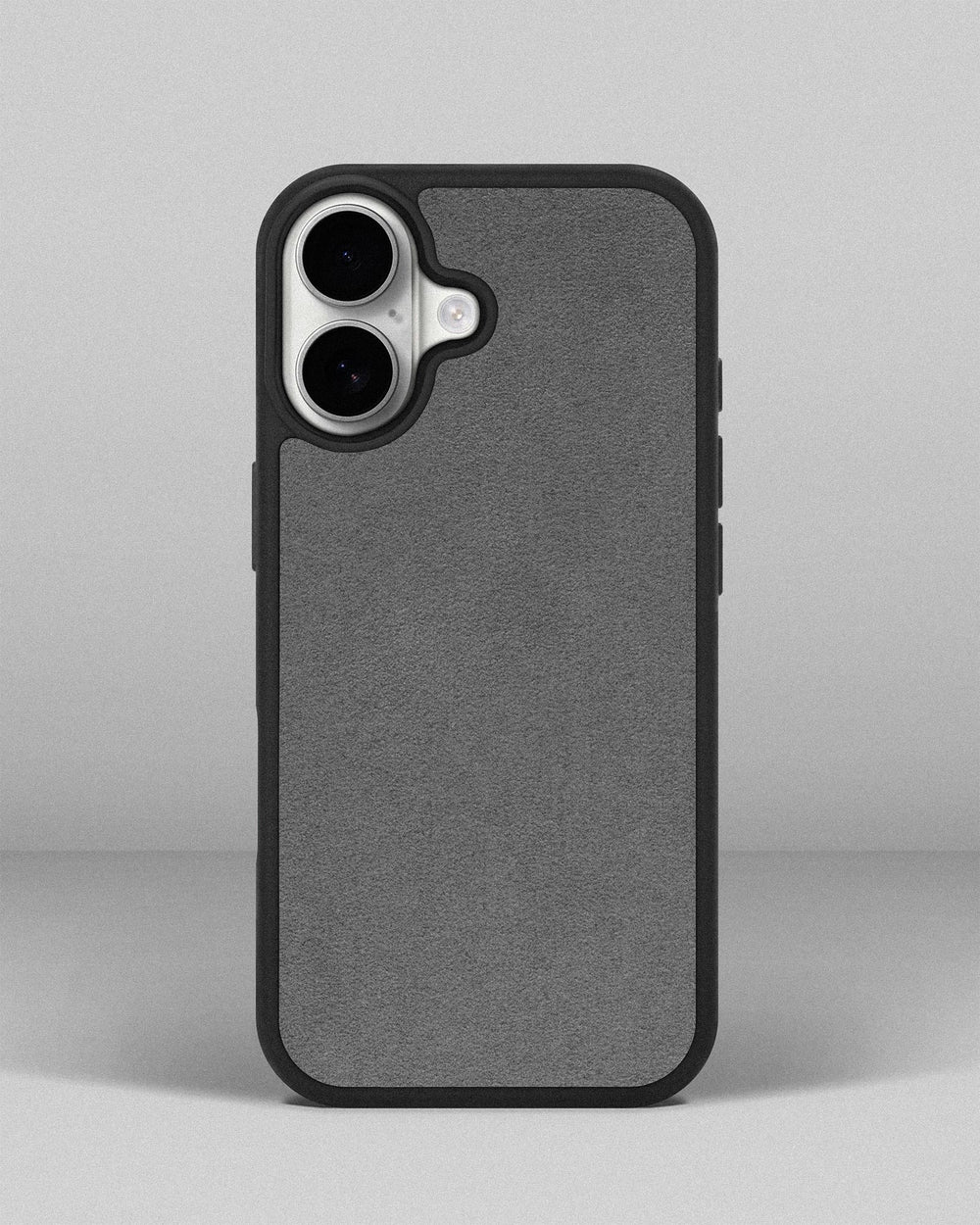 Чехол со светло-серой вставкой из алькантары для iPhone 17