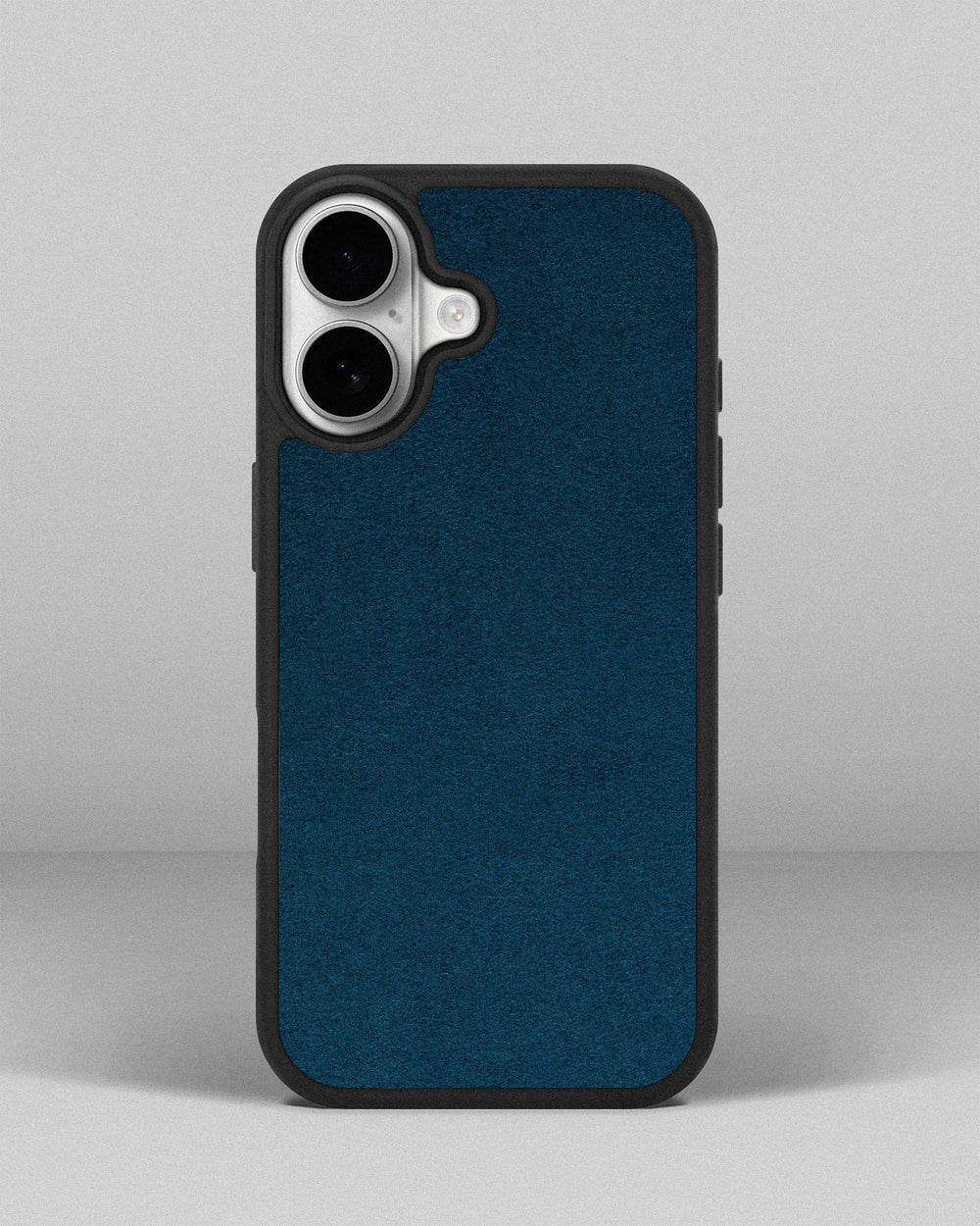 Чохол із синьою вставкою з алькантари для iPhone 17