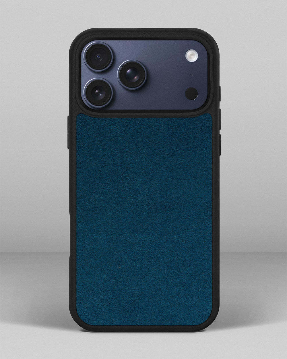Etui z niebieską wstawką z alcantary na iPhone 17 Pro Max