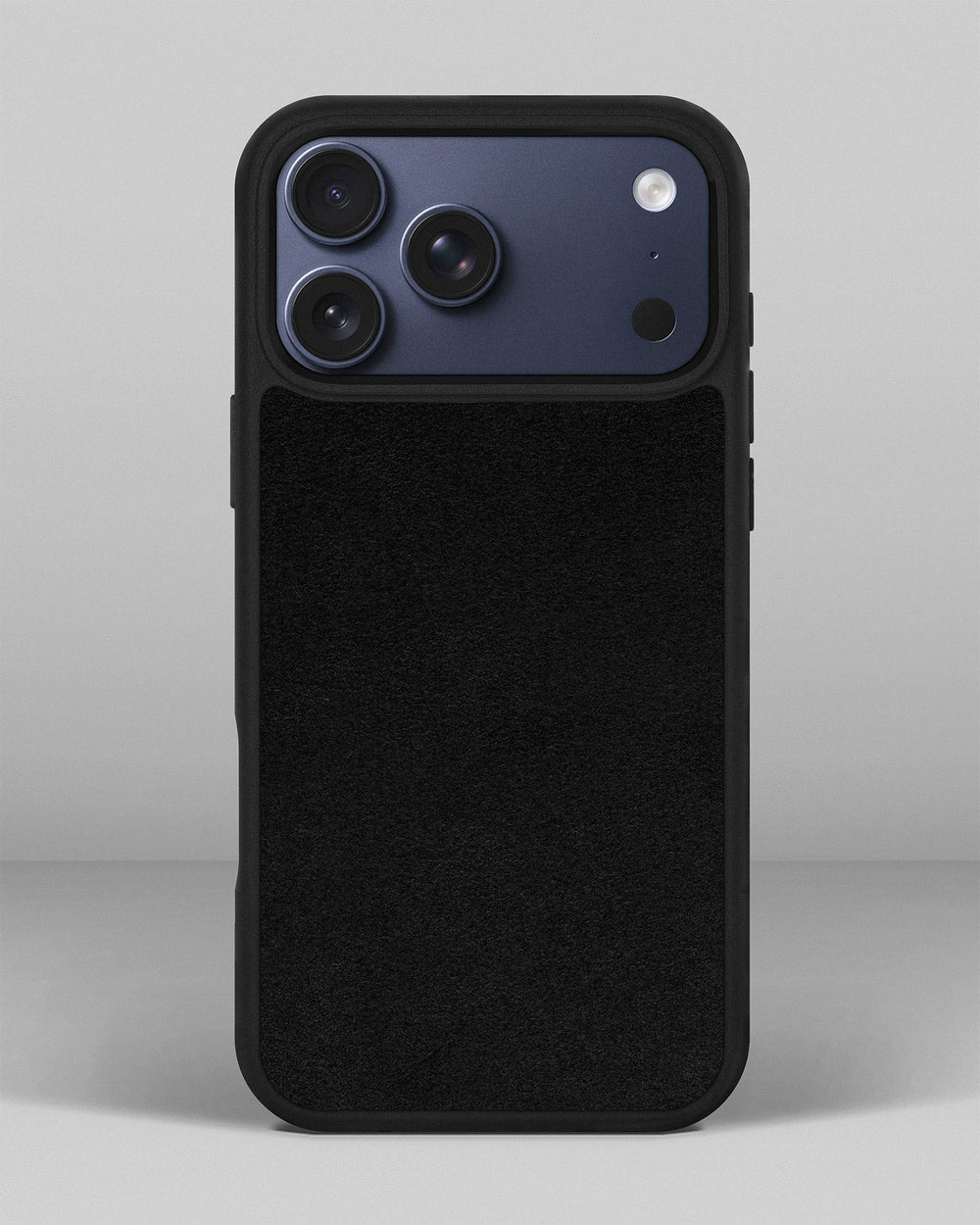 Etui z czarną wstawką z alcantary na iPhone 17 Pro Max