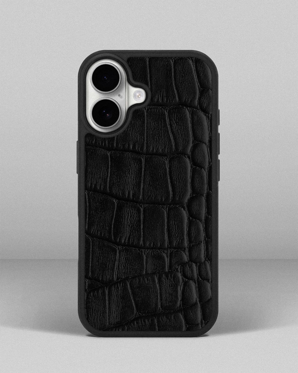 Etui z czarnej skóry cielęcej z tłoczeniem imitującym krokodyla do iPhone 17