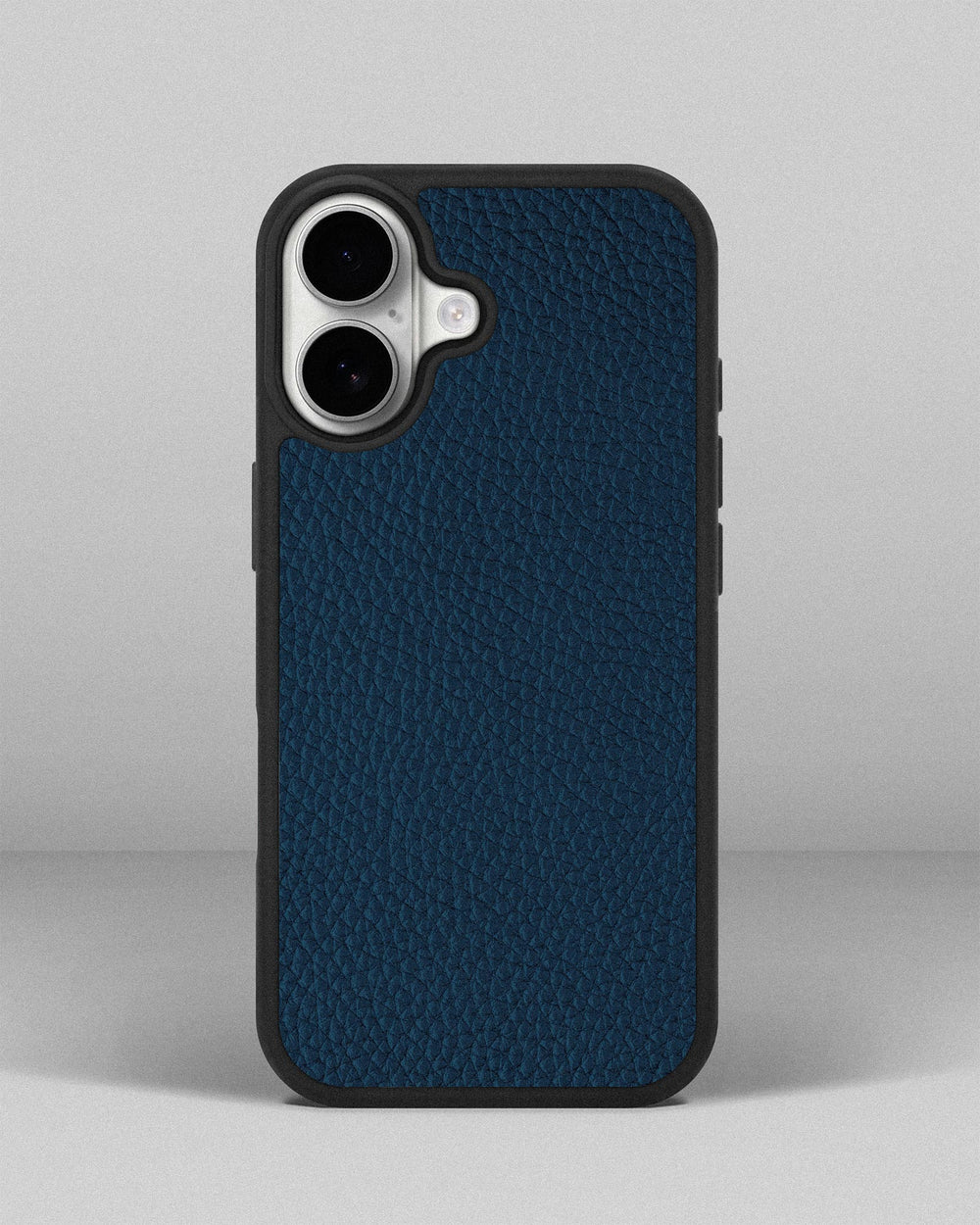 Etui z ciemnoniebieskiej cielęcej skóry floater do iPhone 17
