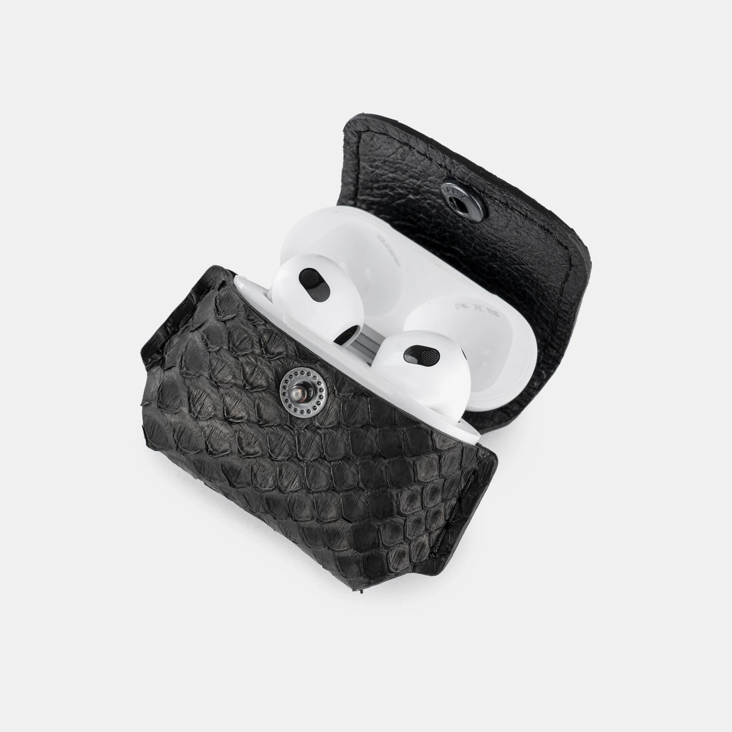 Чохол для AirPods із чорної шкіри пітона з дрібними лусочками