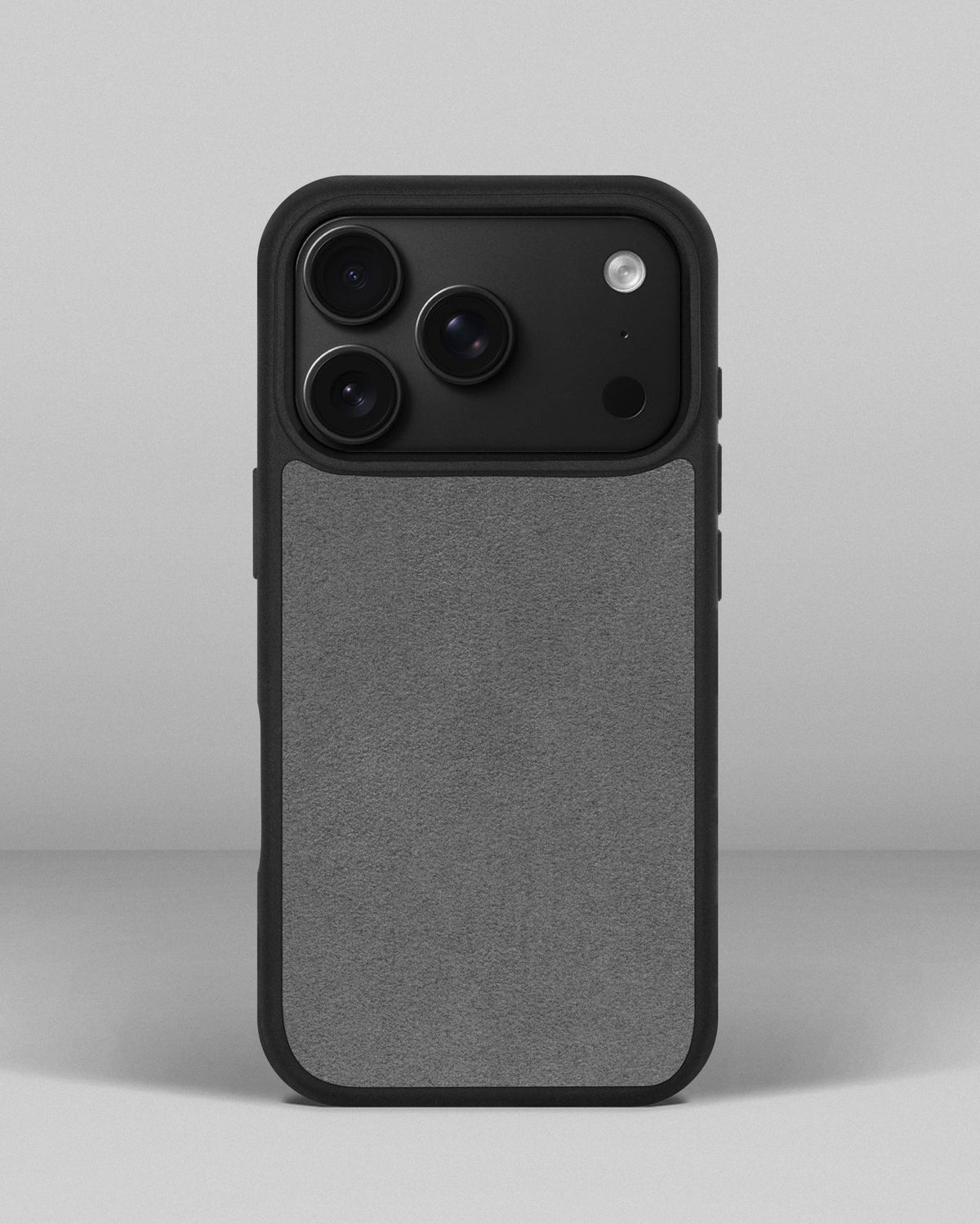 Чохол із світло-сірою вставкою з алькантари для iPhone 18 Pro