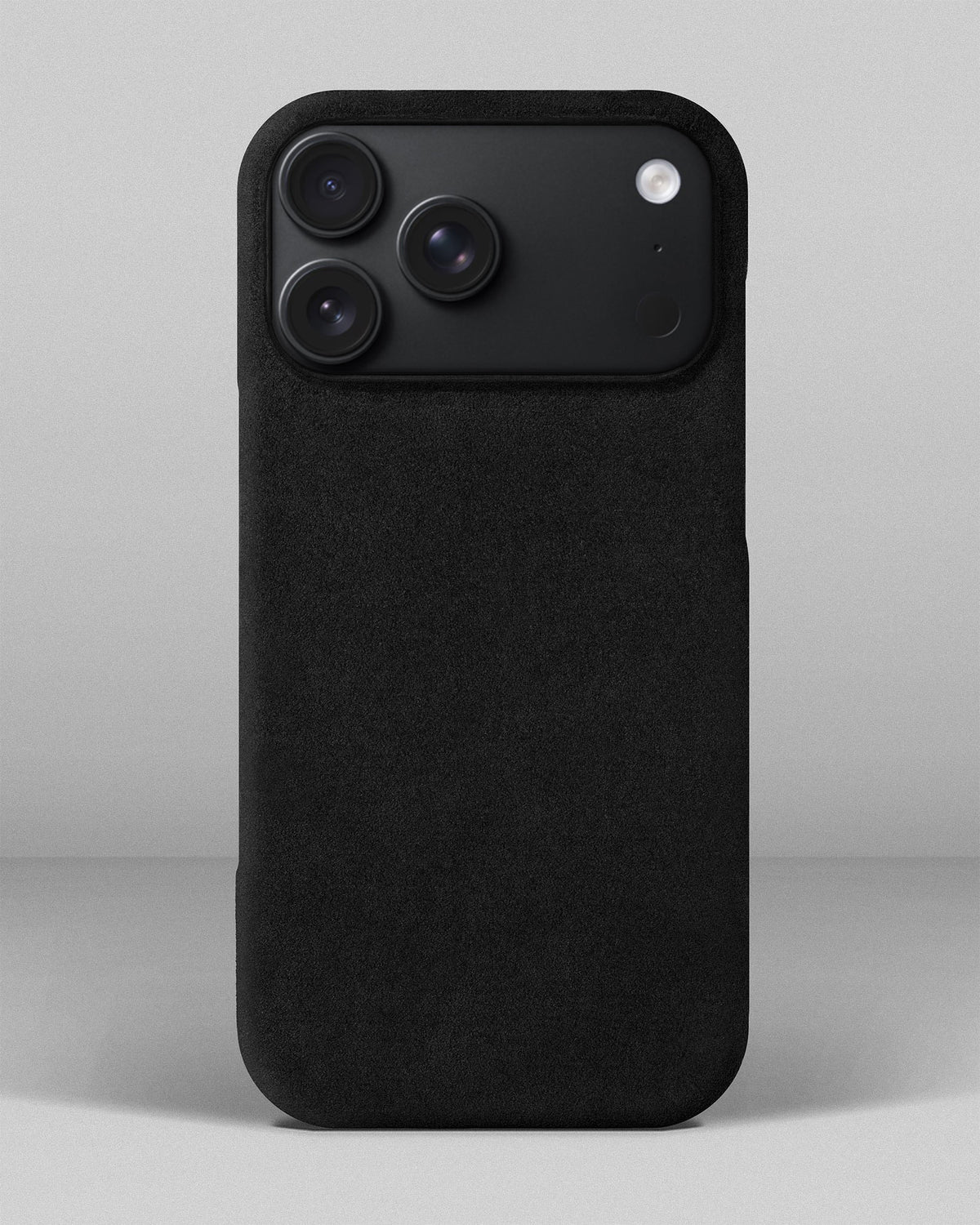 Чорний обтягнутий чохол з алькантари для iPhone 18 Pro Max