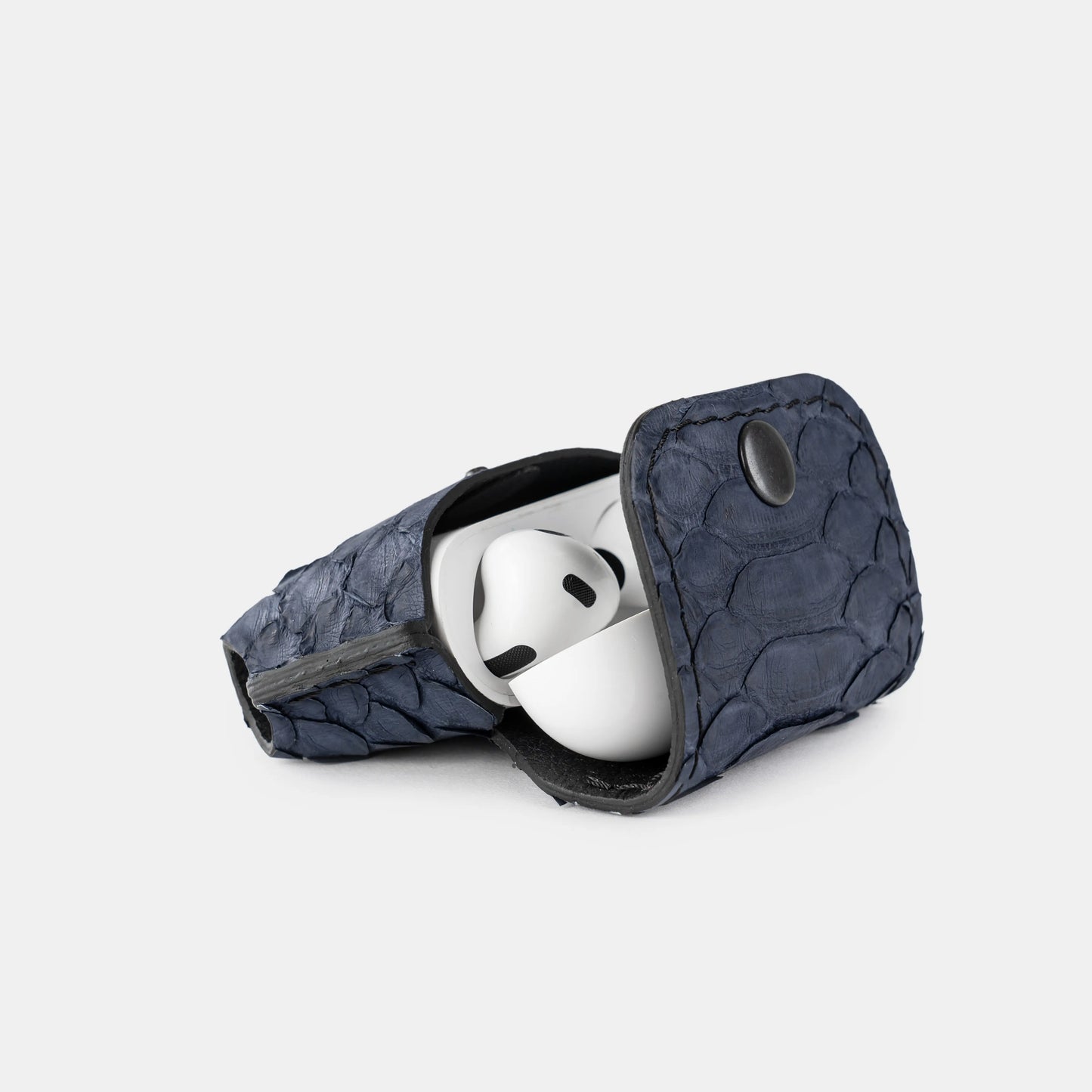 Чохол для AirPods 1/2 із темно-синьої шкіри пітона з широкими лусочками