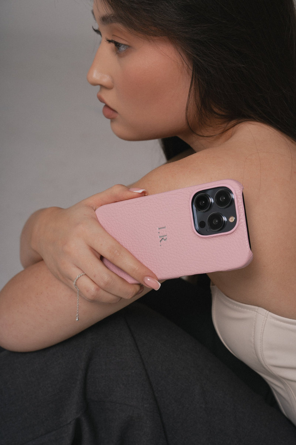 Рожевий шкіряний обтягнутий чохол для iPhone 15 Pro Max