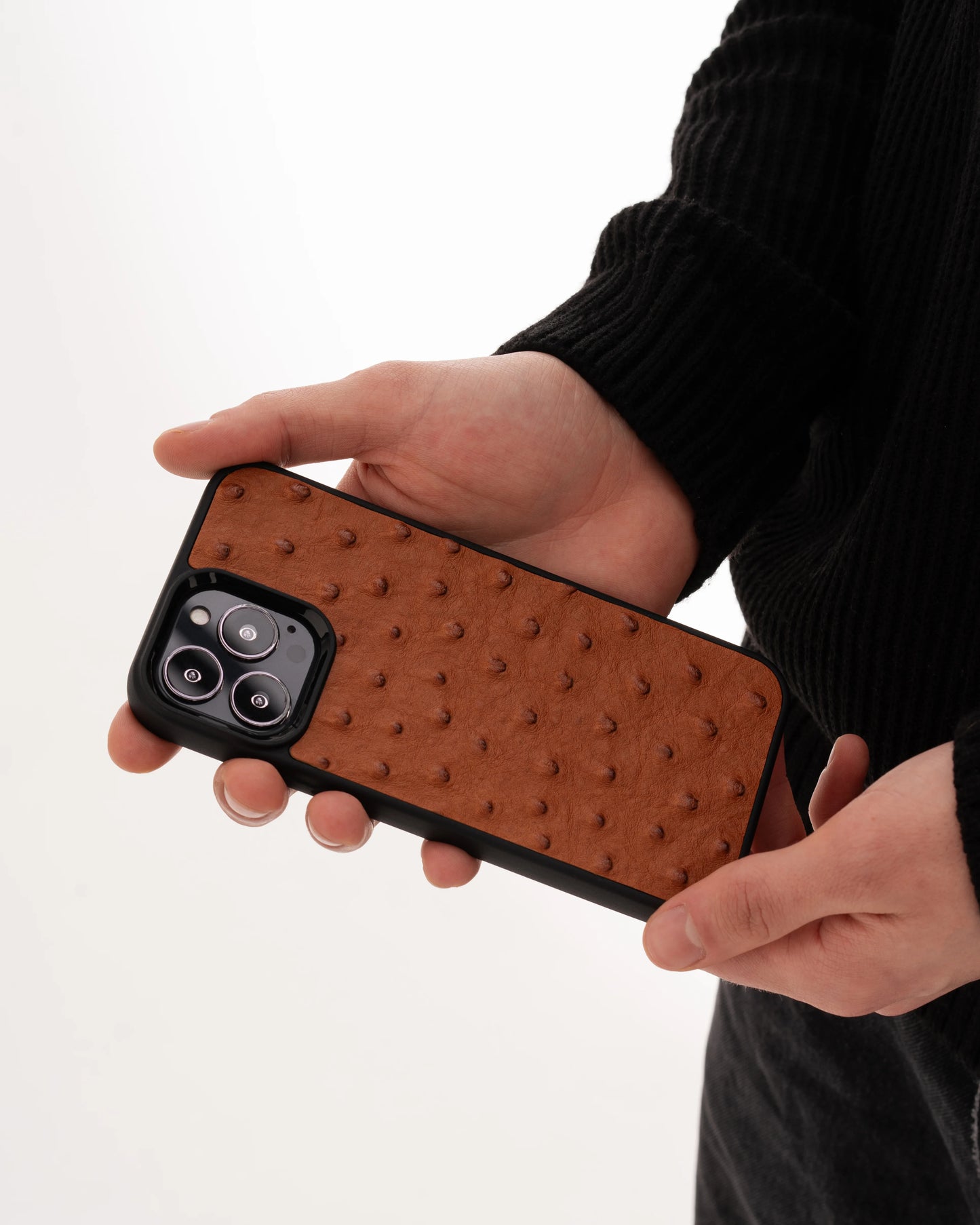 Чохол із коричневої шкіри страуса з фолікулами для iPhone 15 Pro Max