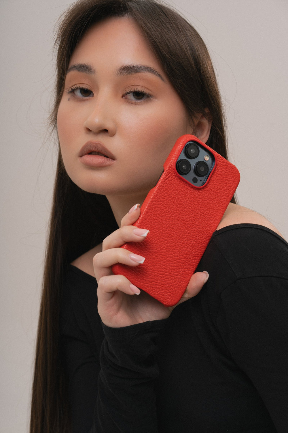 Czerwone skórzane etui na iPhone 16 Pro