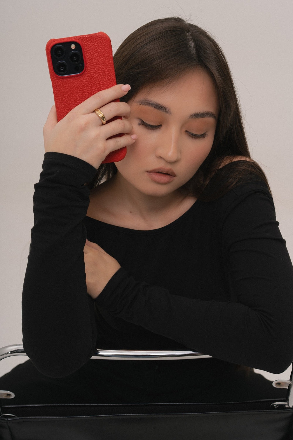 Czerwone skórzane etui na iPhone 16 Pro Max