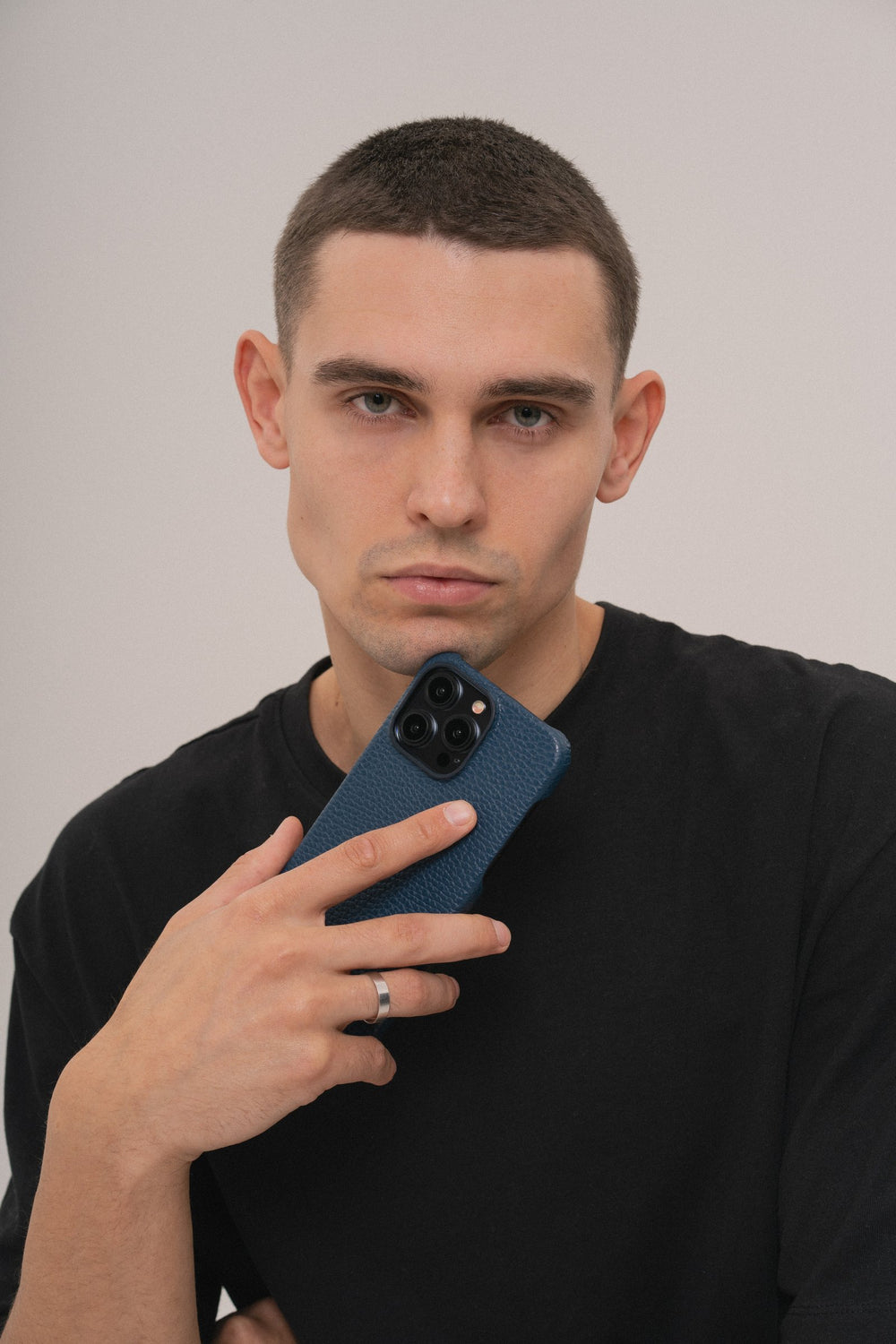 Ciemnoniebieski skórzany etui do iPhone 14 Plus
