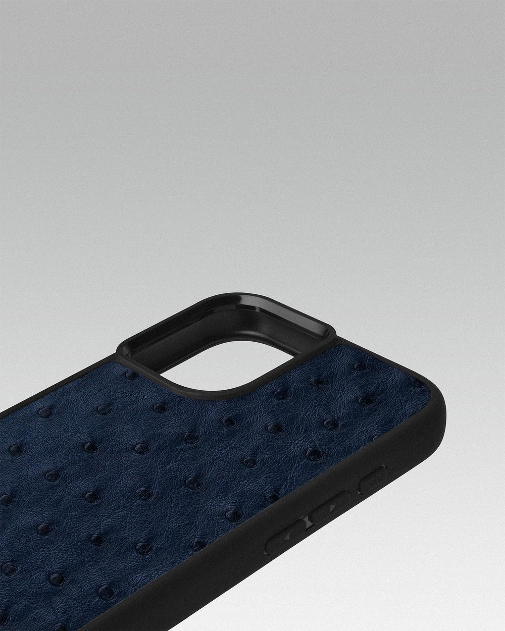 Чохол із темно-синьої шкіри страуса з фолікулами для iPhone 16 Plus
