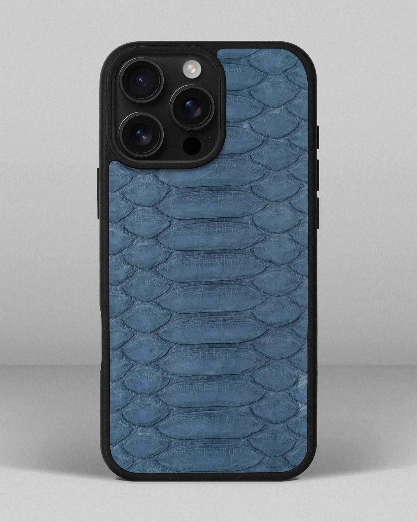Чохол із синьо-сірої шкіри пітона з широкими лусочками для iPhone 16 Pro Max