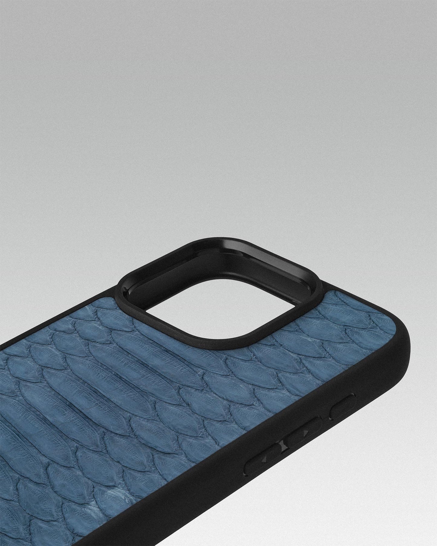 Чохол із синьо-сірої шкіри пітона з широкими лусочками для iPhone 16 Pro Max