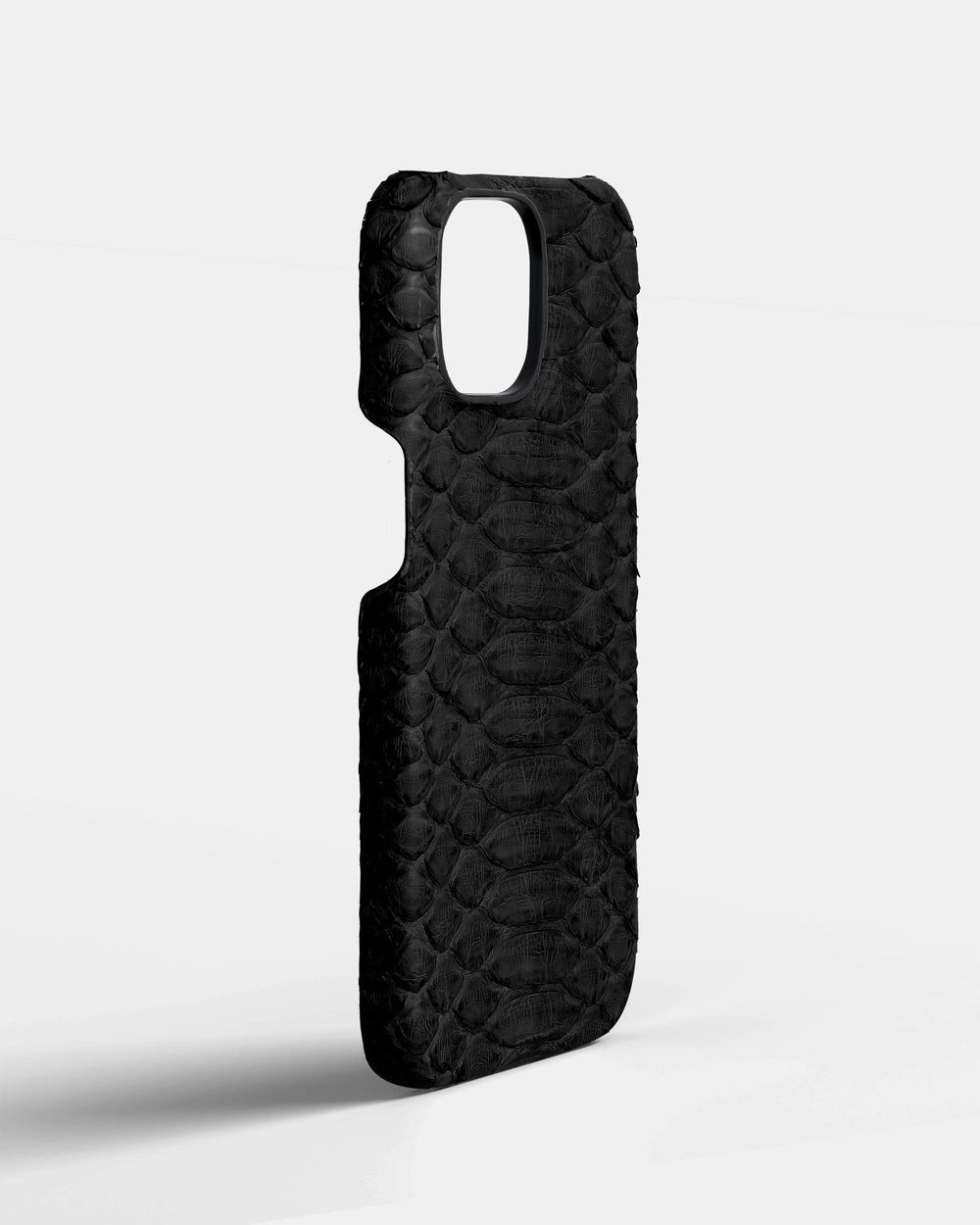 Чорний чохол обтягнутий шкірою пітона для iPhone 16