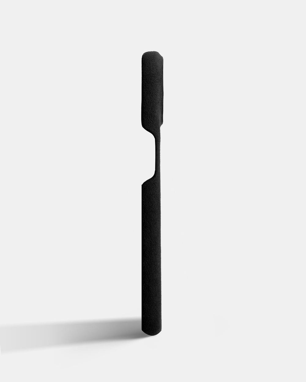 Черный чехол из алькантары для iPhone 15