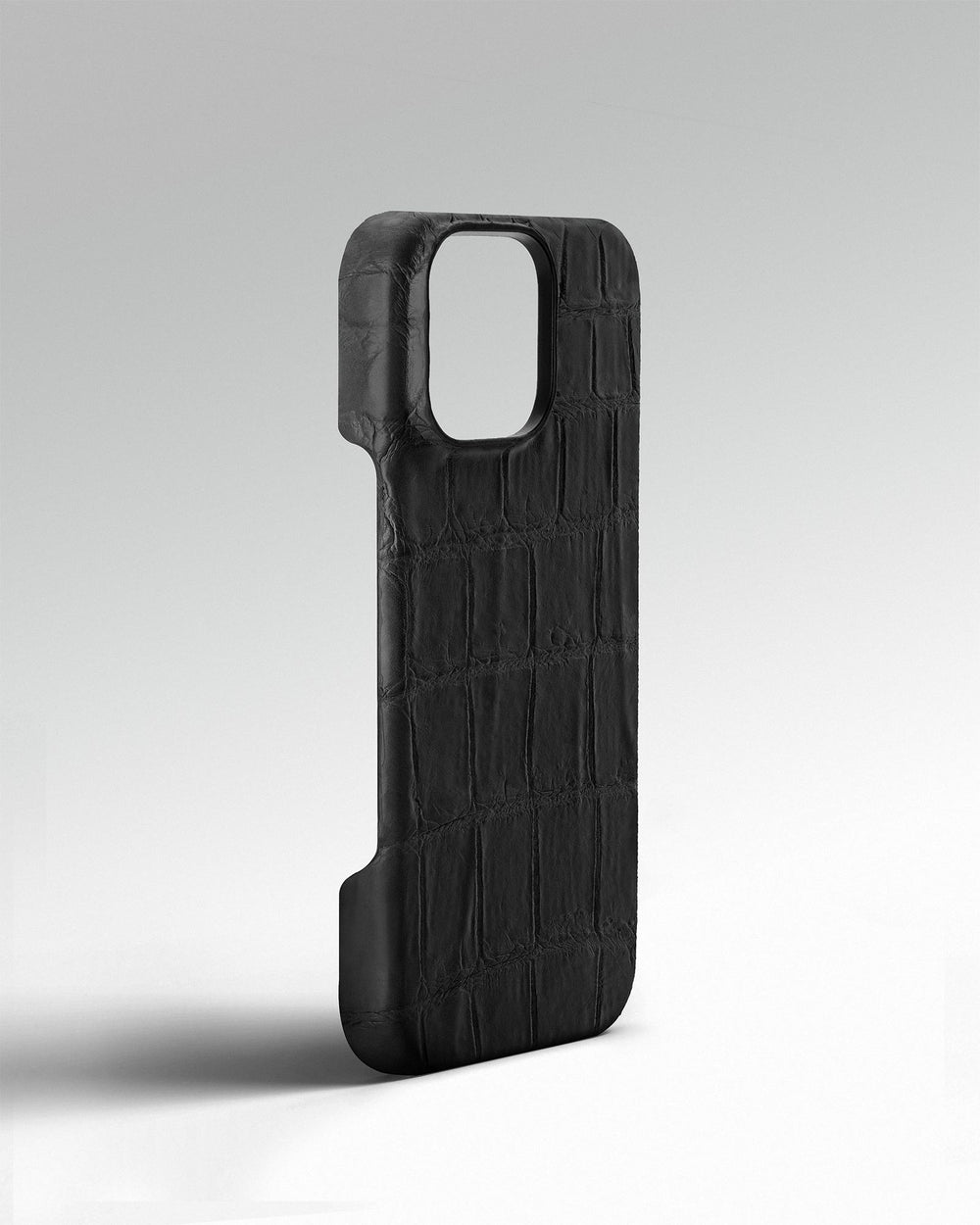 Czarne etui obite skórą krokodyla do iPhone 15 Pro